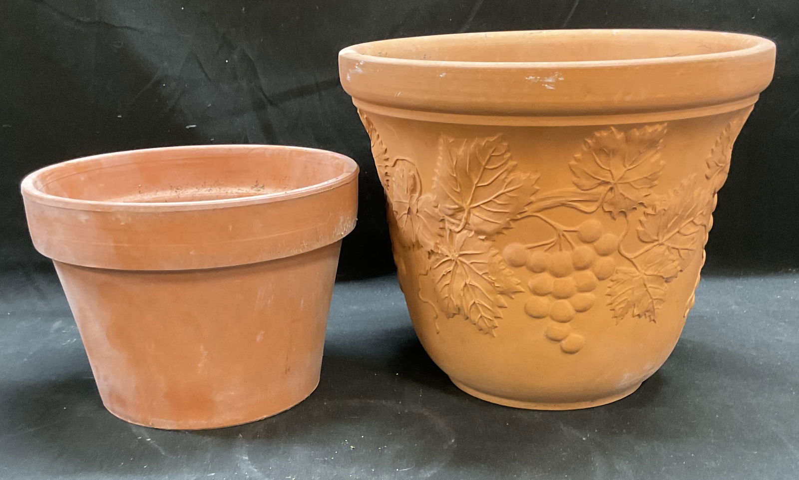 Lot 2 Terracotta Grape Vine + Planters, Italy (1 of 6)