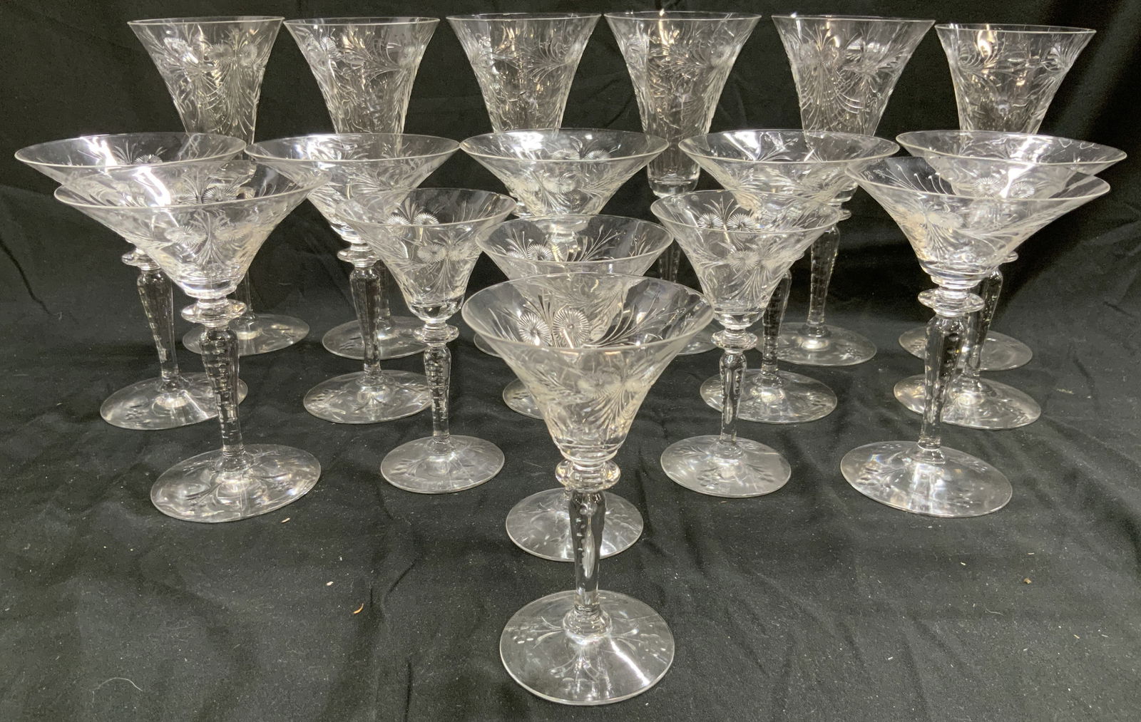 Set 17 Tiffin-Franciscan Blue Bell Crystal Barware (1 of 7)