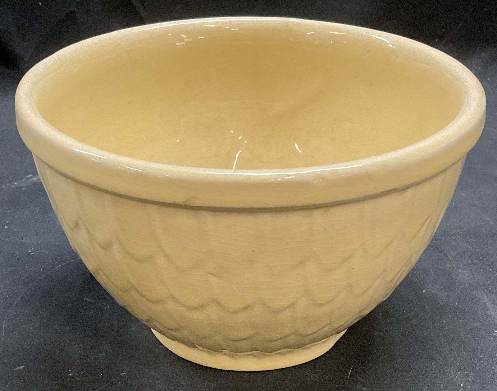 Vtg McCoy Yellow Ceramic Scalloped Bowl (1 of 6)