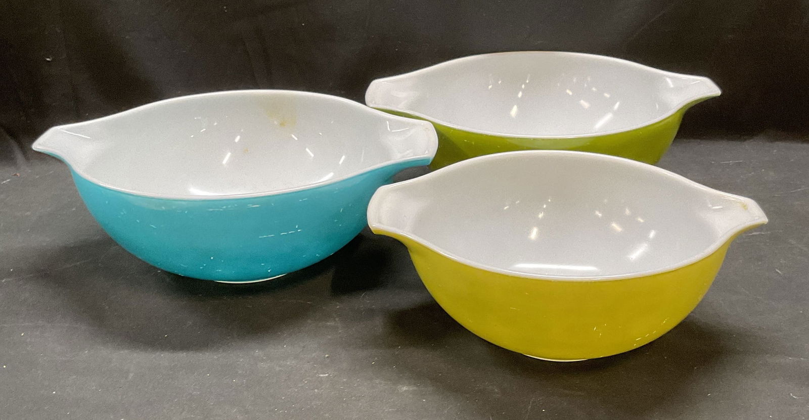Set 3 Vtg Pyrex Green Blue Glass Mixing Bowls USA (1 of 7)