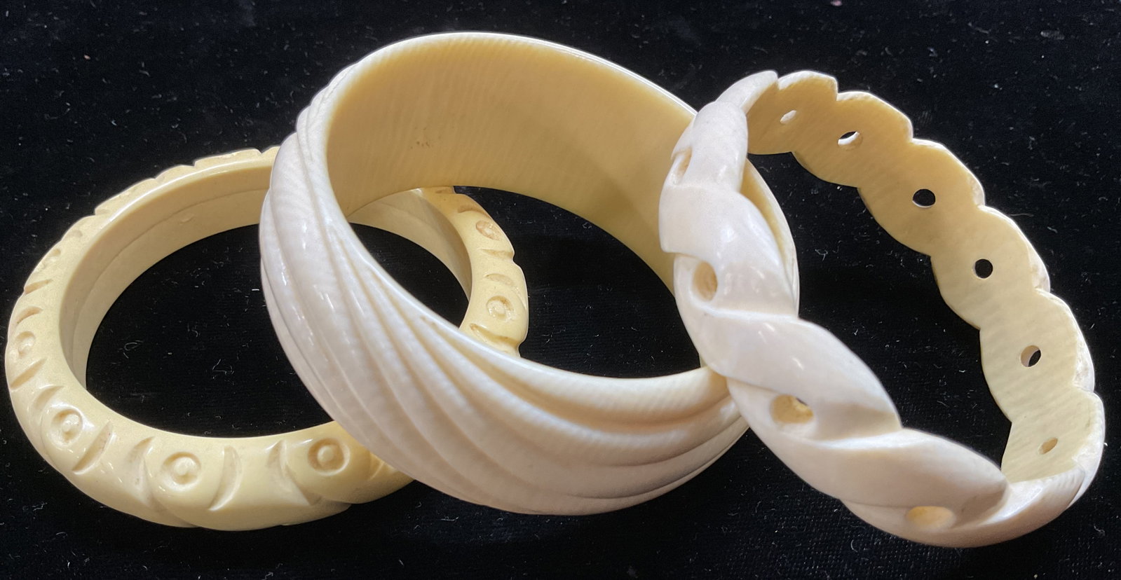 Lot 3 Vintage White Carved Bone Style Bangles: Lot of 3 vintage carved and molded bone style composite bangle bracelets. All approx 2.5 inches wide. Some scratching. Jewelry, estate jewelry, costume jewelry, cocktail jewelry, fashion jewelry, acce