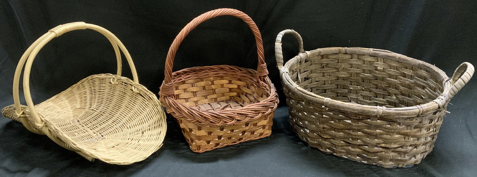 Lot 3 Vtg Assorted Wicker & Gathering Baskets (1 of 8)