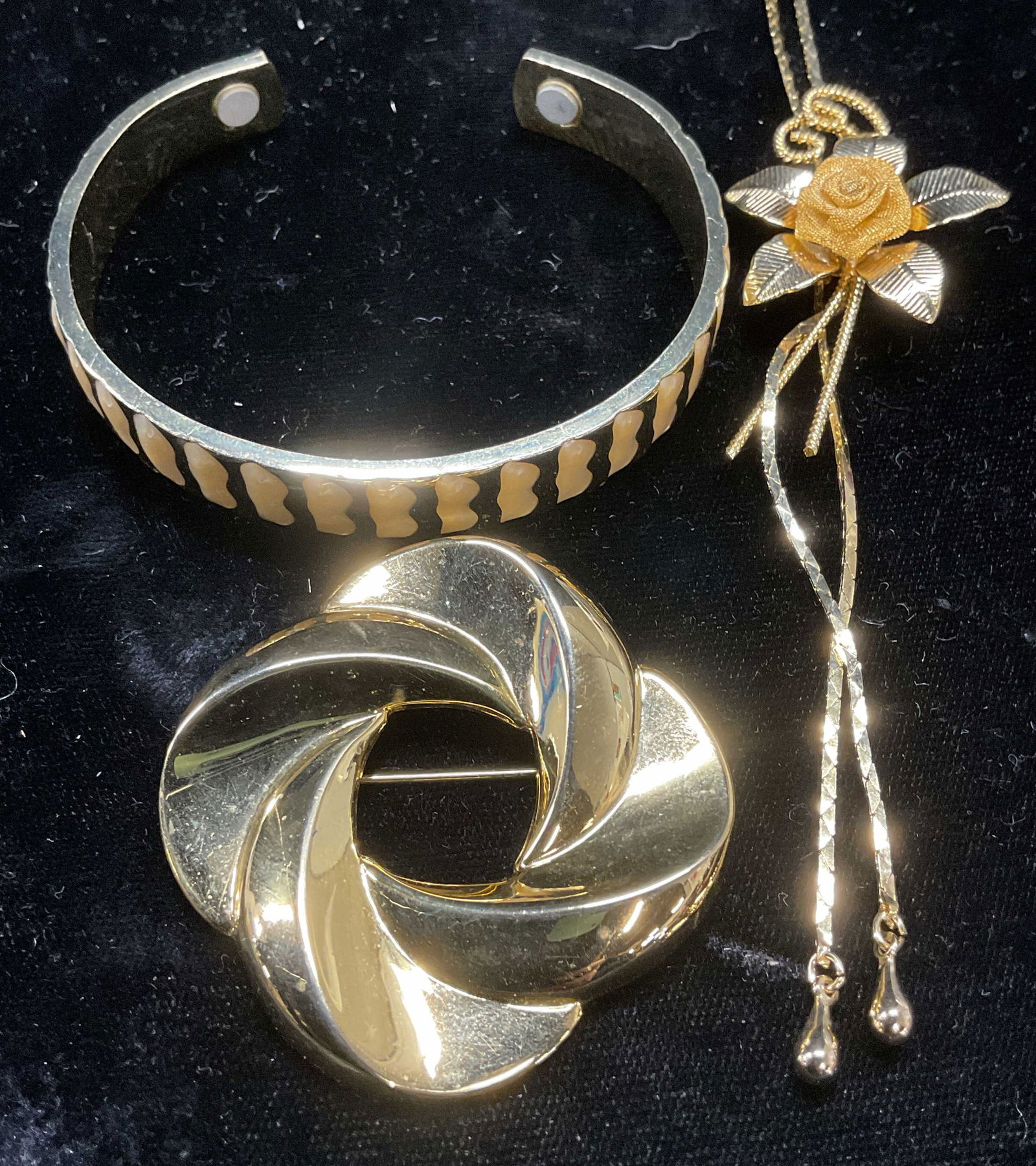 Lot 3 Gold Tone Brooch, Bracelet, Necklace (1 of 7)