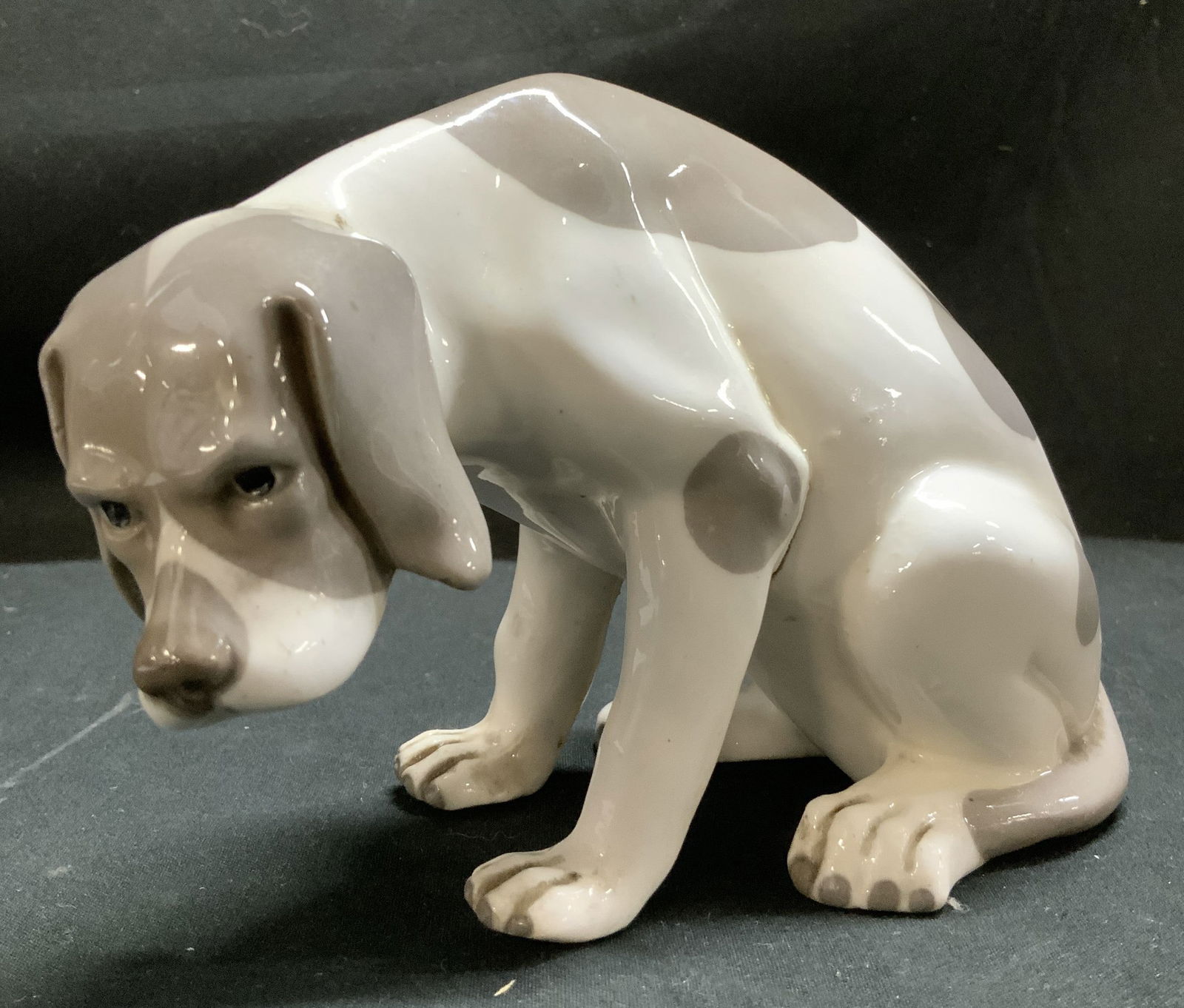 Vntg Spotted Grey Seated Dog Figurine (1 of 6)