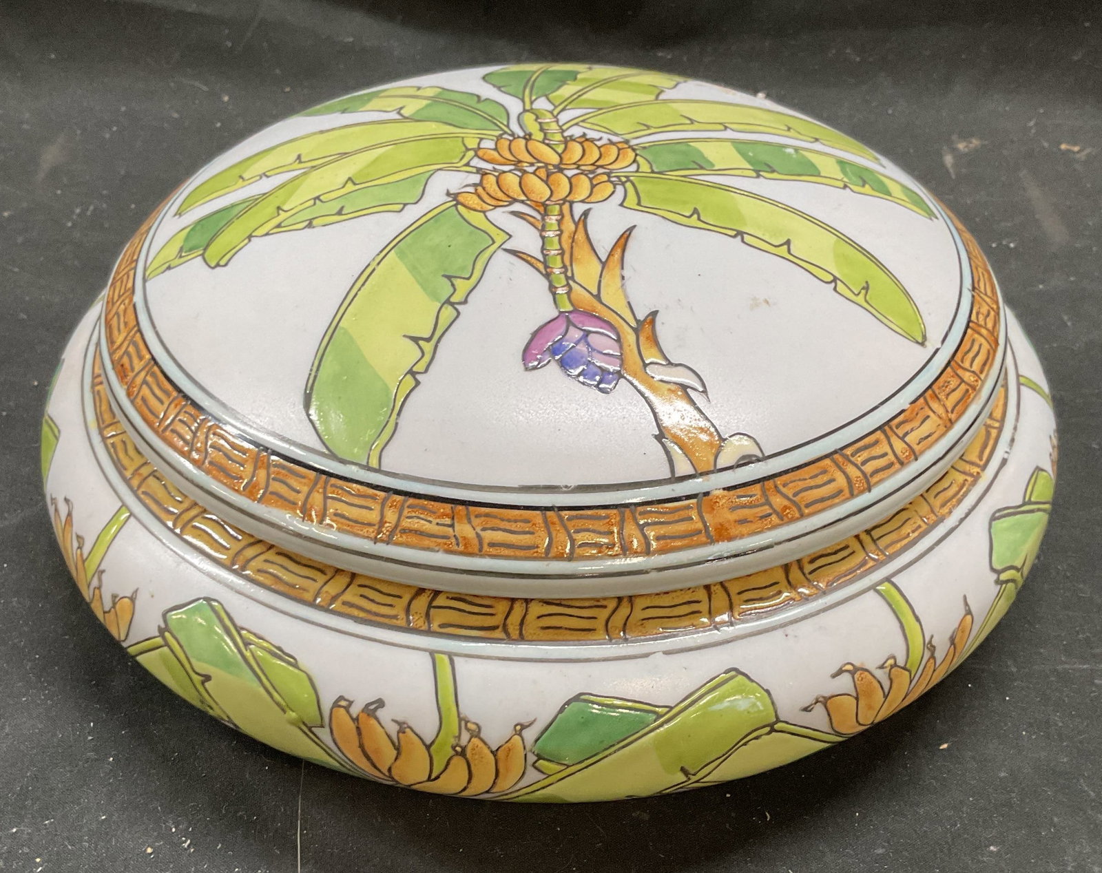 Andrea by Sadek Trade Winds Banana Tree Bowl: Vintage Siddhia Hutchinson Trade Winds Banana Tree lidded porcelain bowl. Made for Andrea by Sadek. Hand painted with banana tree pattern. Signed. Measures approx 9 x 3.5 inches including lid. Some sc