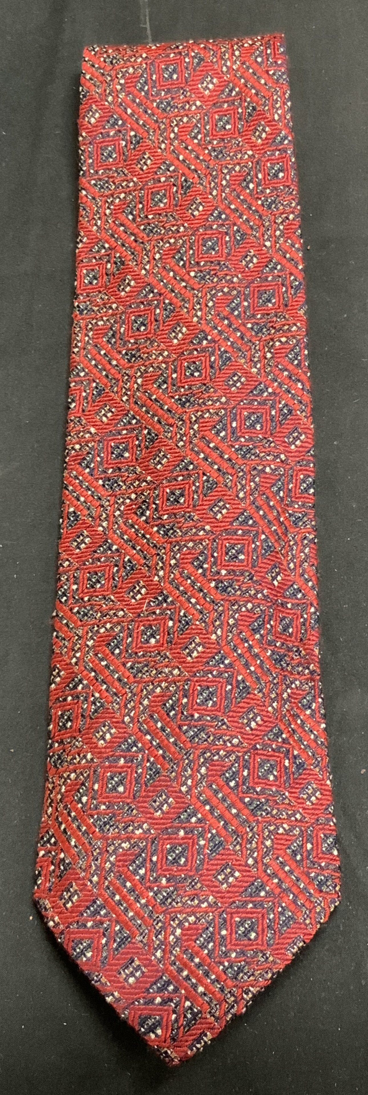 Karl Lagerfeld Red Geometric Silk Necktie PARIS (1 of 6)