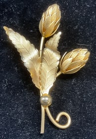 Vintage Gold Tone Flower Brooch 3 In L