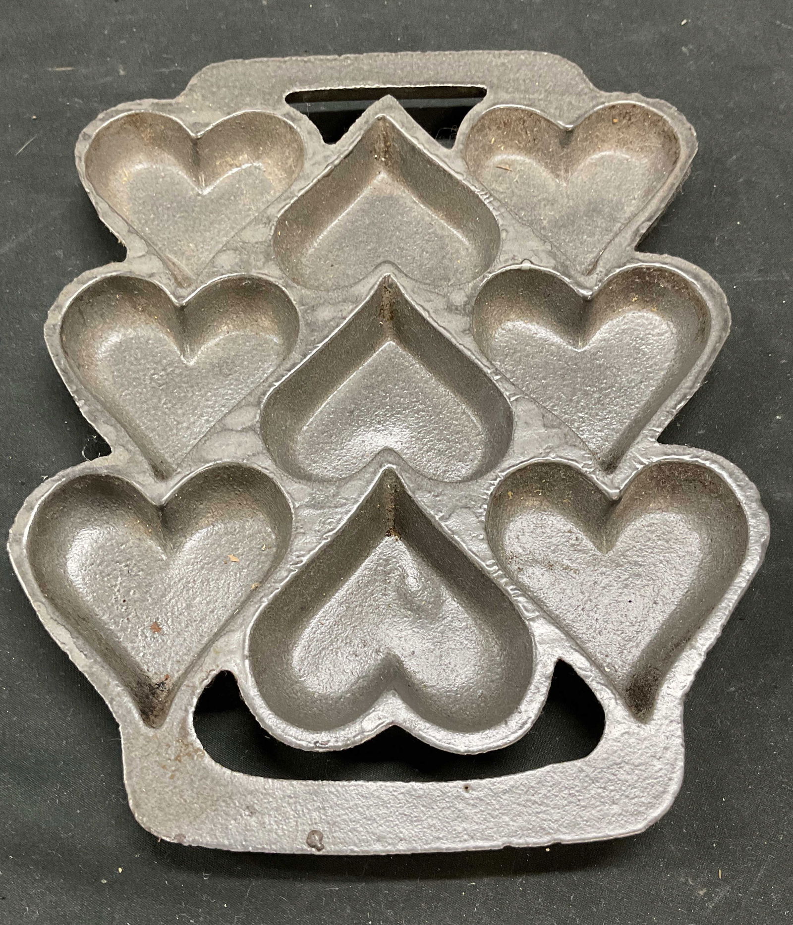 Vintage Iron Heart Cookie Muffin Mold Pan (1 of 6)