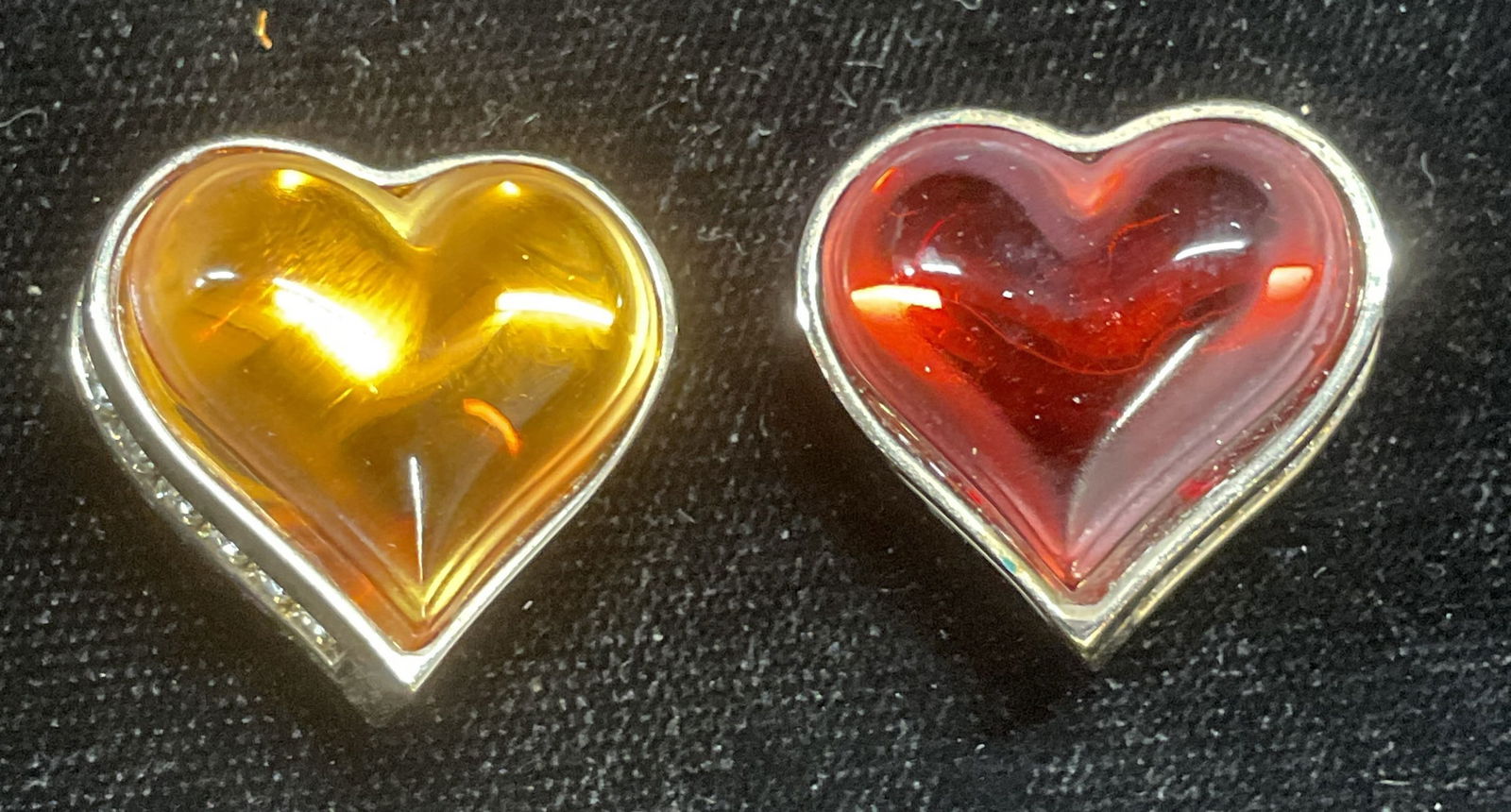 Lot 2 Gold Tone Crystal Lucite Heart Pendants: Lot of 2 matching gold tone Crystal and faux amber lucite heart motif pendants. Measure approx .75 x .75 inches. Some wear including scratching observed. Jewelry, estate jewelry, costume jewelry, cock