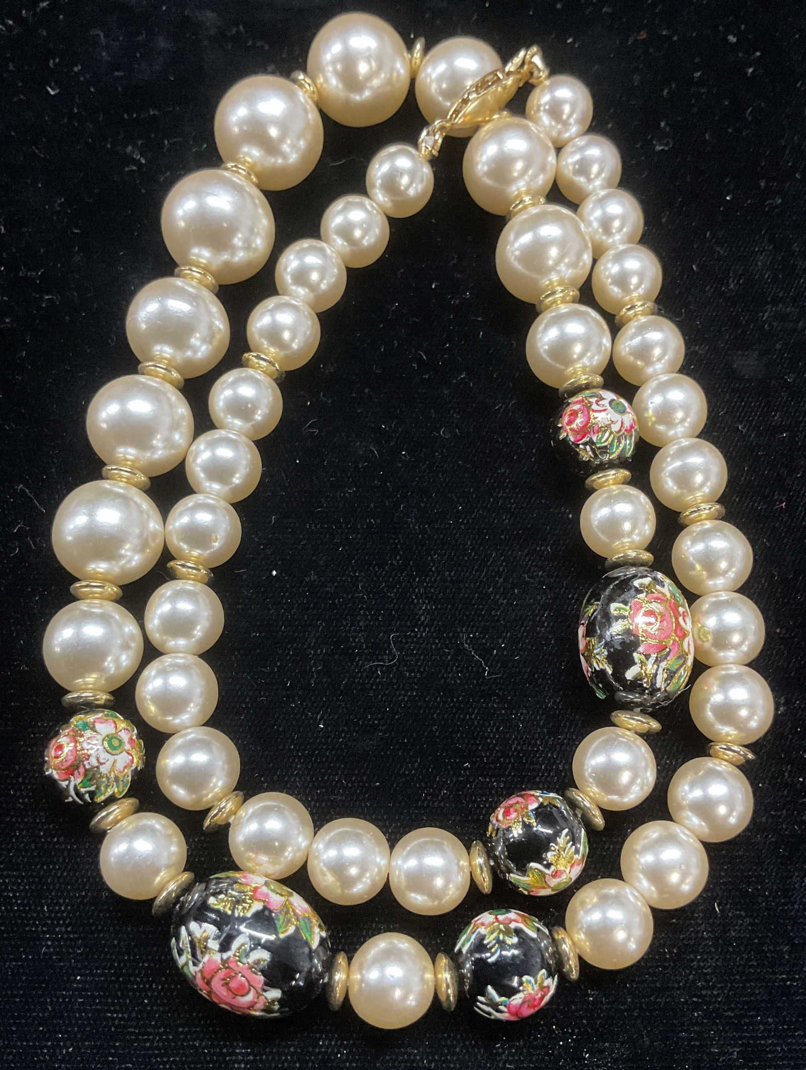 Vintage Faux Pearl Floral Beaded Necklace: Vintage faux pearl and floral motif beaded necklace with gold tone accents. Drop length approx 11 inches. Some wear including scratching observed. Jewelry, estate jewelry, costume jewelry, cocktail je