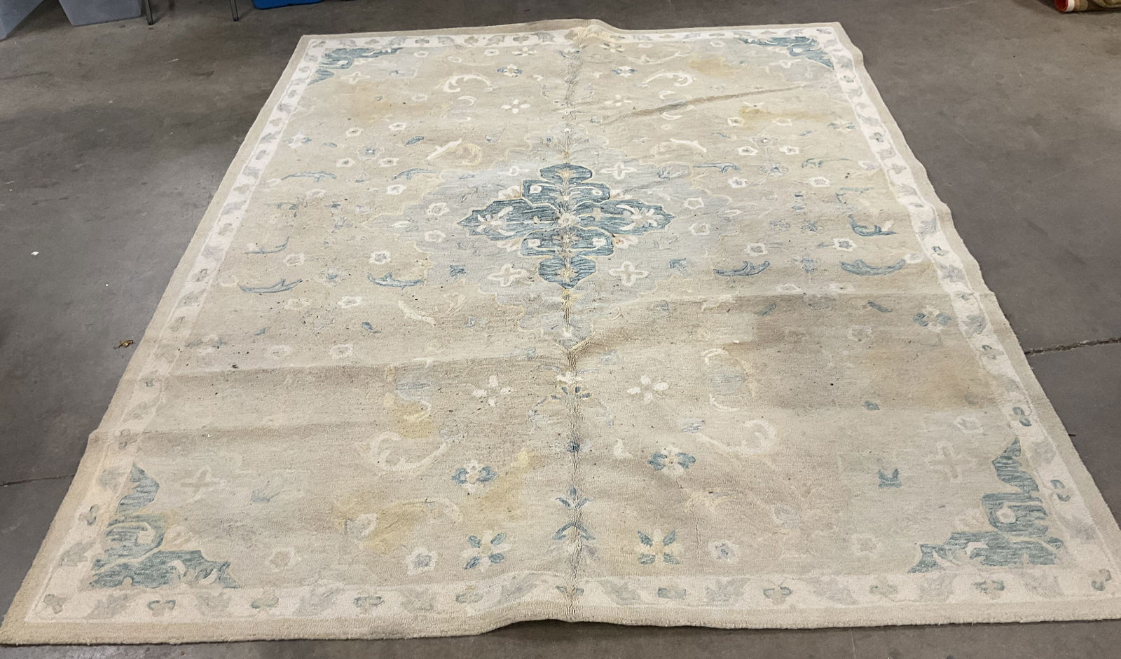 Magnolia Home Loloi Ryeland Wool Rug 8ft: Magnolia Home x Loloi Ryeland wool area rug. Beige and blue with floral pattern. Measures approx 5 x 8 feet. Some blemishes and discoloration. Magnolia home rug, Loloi rug, floral rug, beige rug, blue