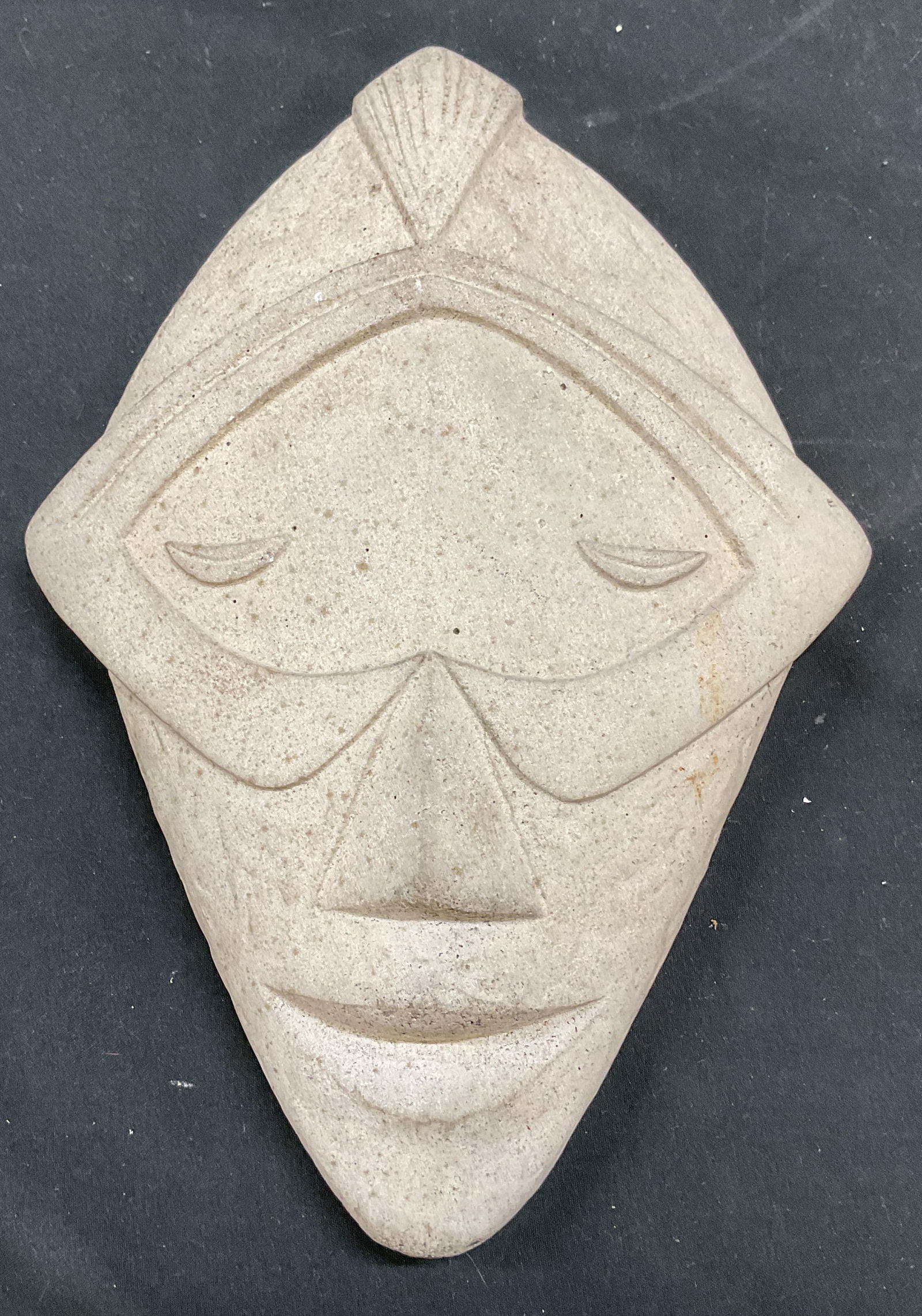 Stoneware Tribal Will Hanging Mask (1 of 6)