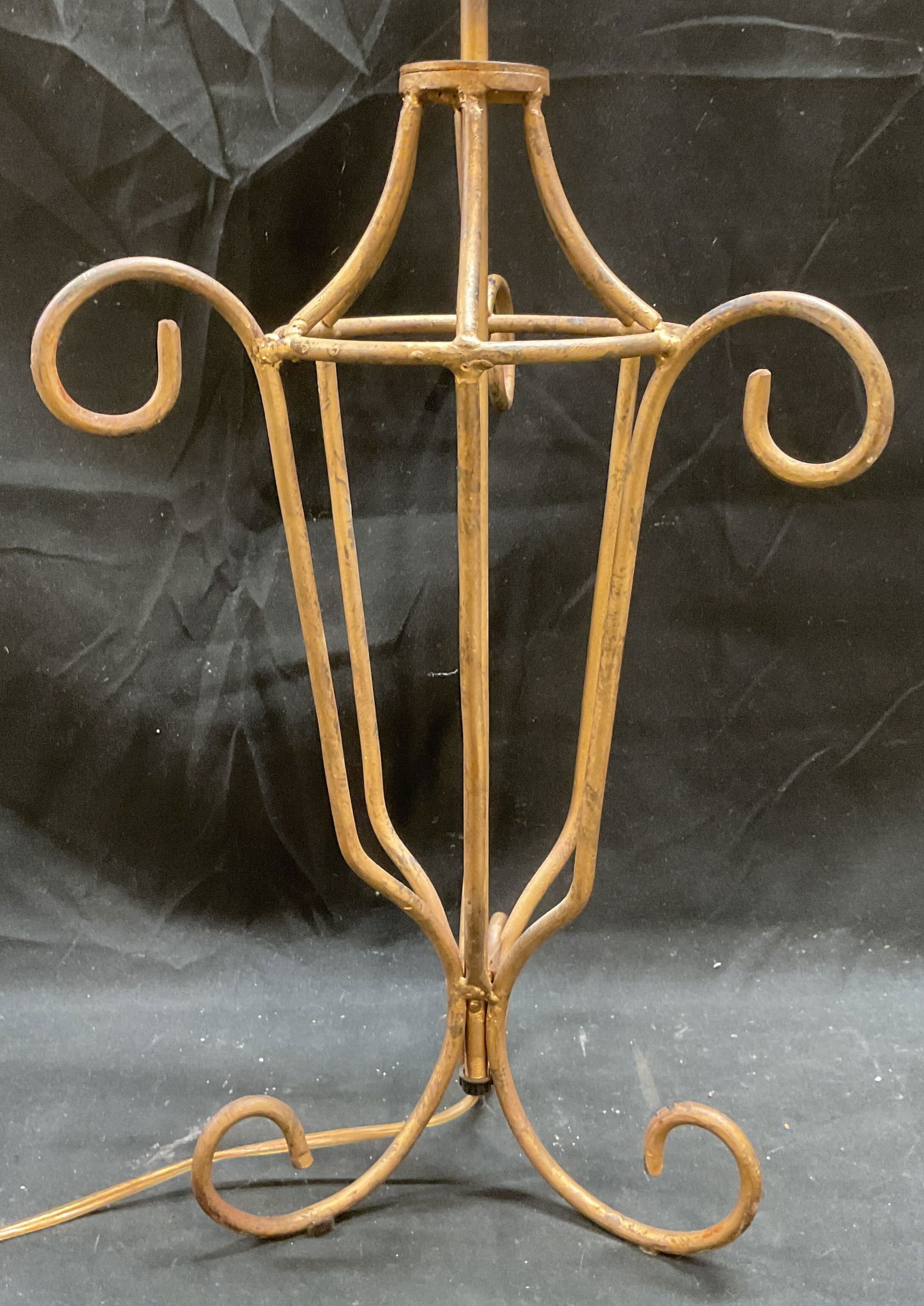 Gilt Metal Cage Scroll Foot Table Lamp (1 of 7)