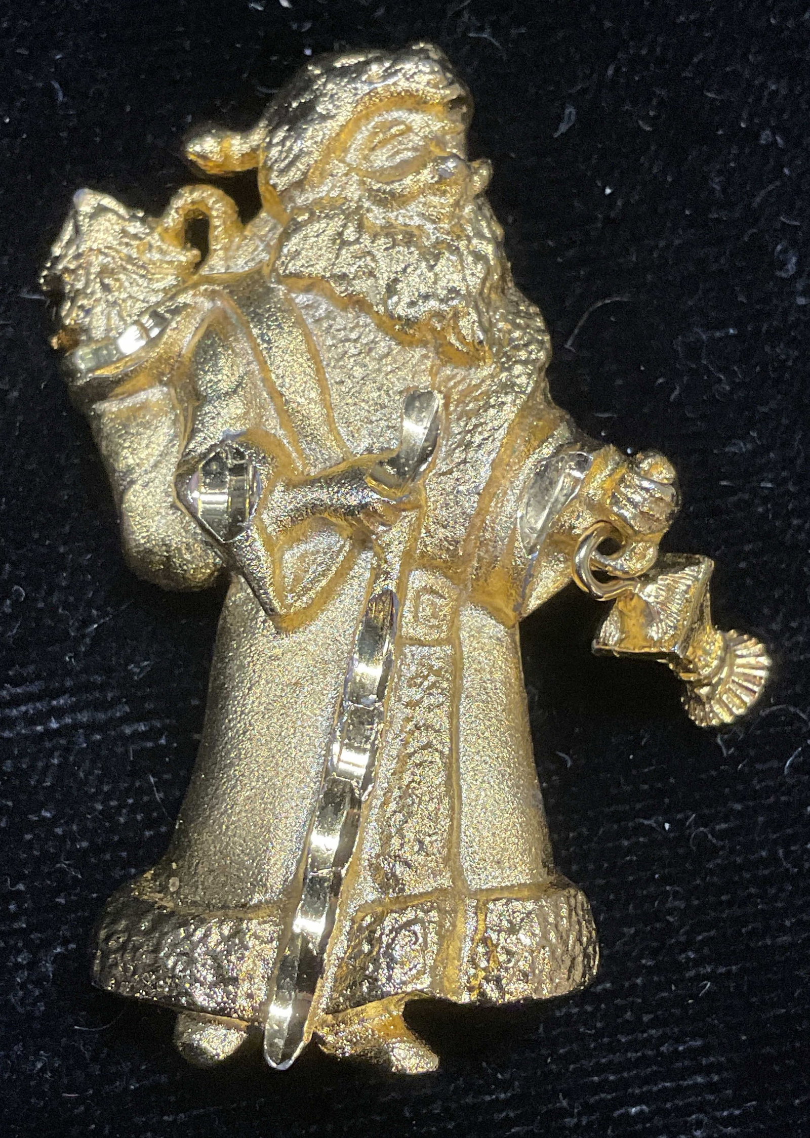Gold Tone Santa Claus Brooch USA: Gold tone Santa Claus figural brooch. Made in USA. Measures approx 1.75 x 1 inches. Some scratching. Jewelry, estate jewelry, costume jewelry, cocktail jewelry, fashion jewelry, accessories, fashion a