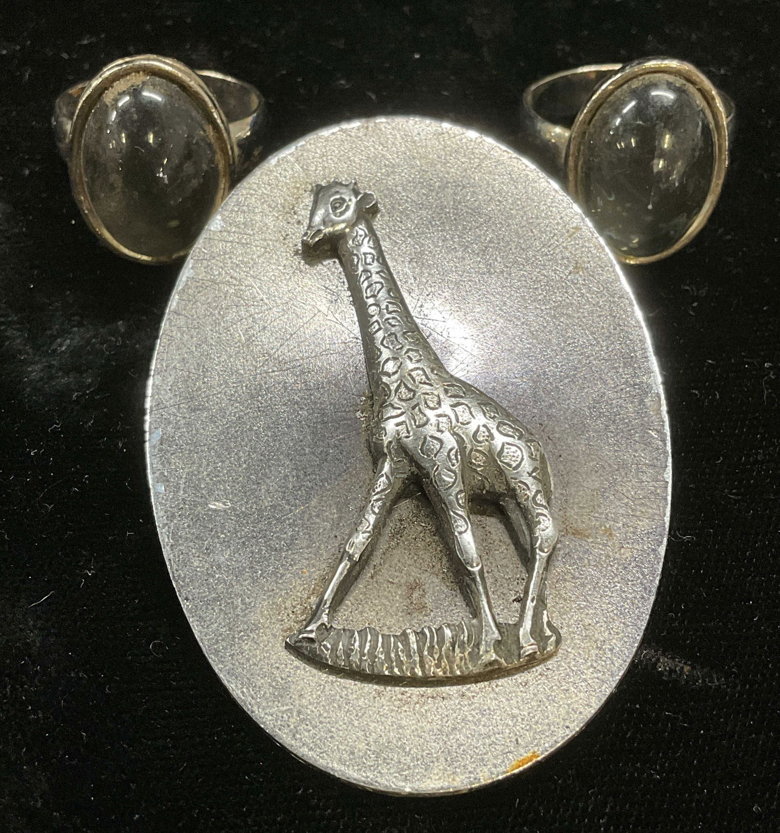 Lot 3 Silver Tone Giraffe Brooch, Rings (1 of 7)