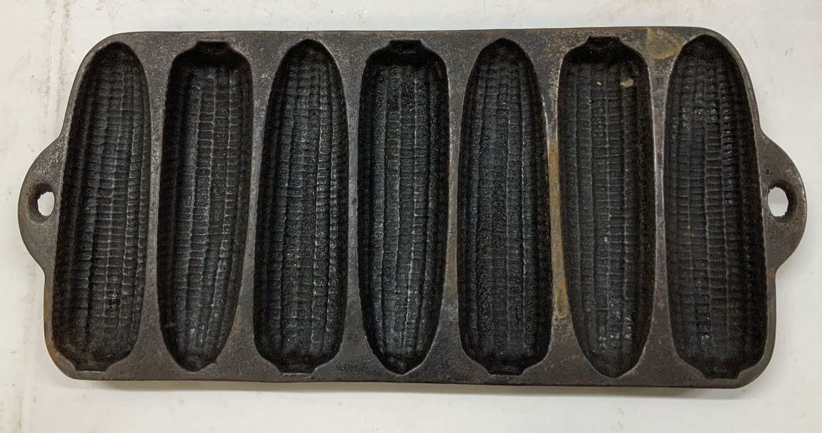 Wagner Ware Cast Iron Cornbread Mold U.S.A. (1 of 6)