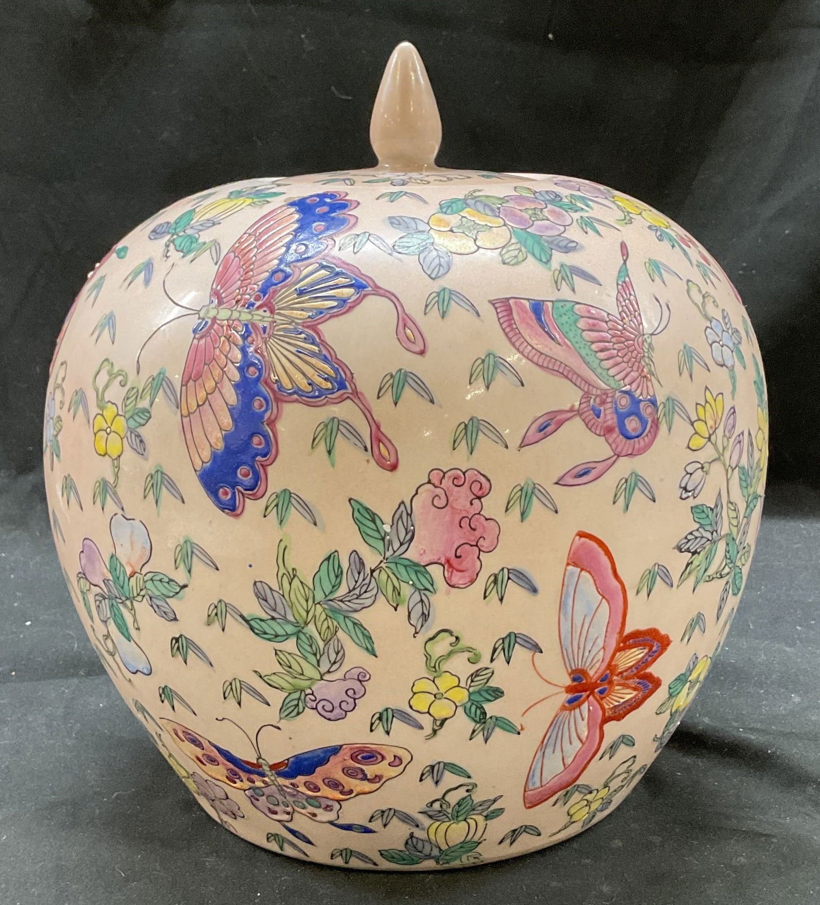SGND Asian porcelain butterfly ginger jar (1 of 7)