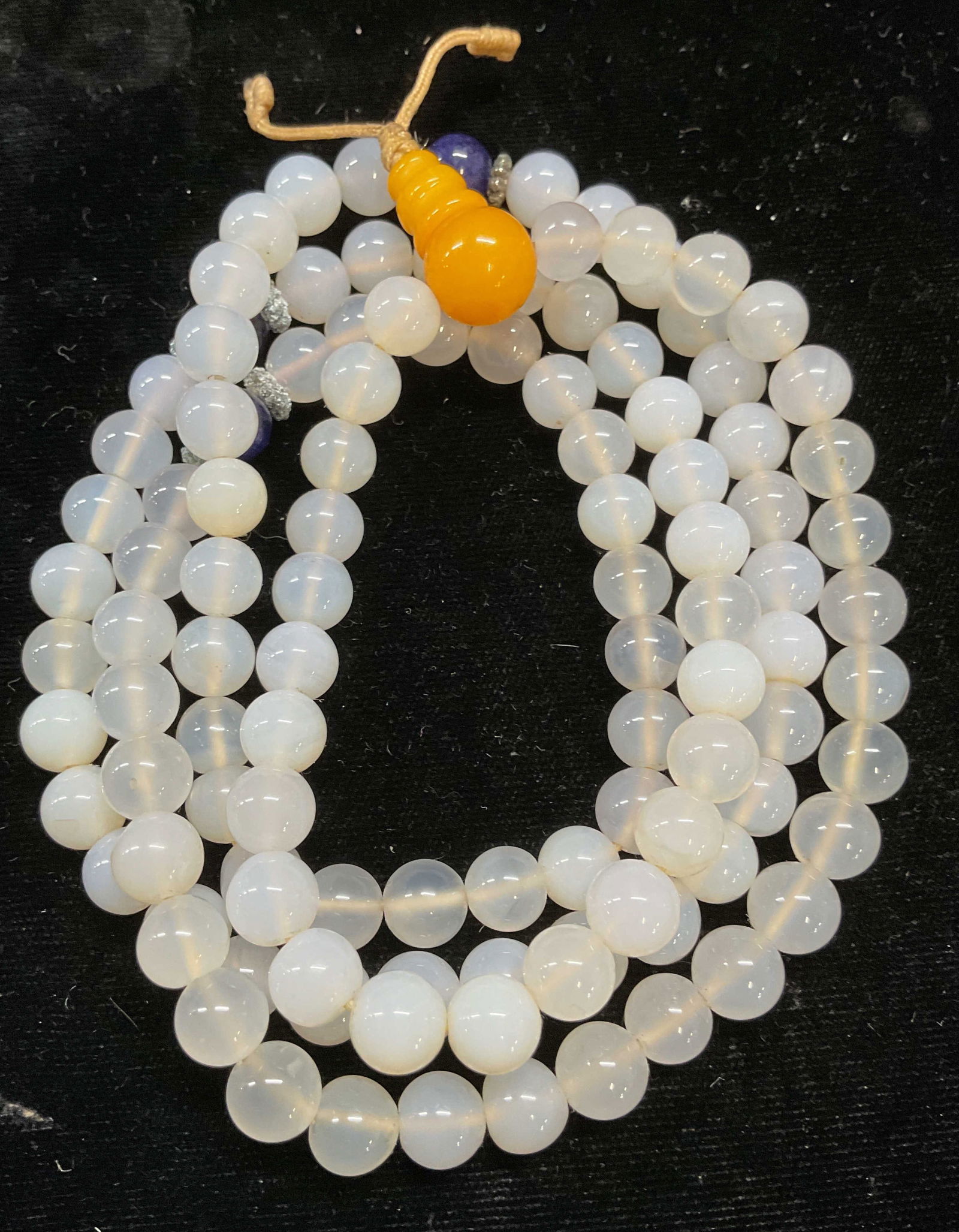 White Semiprecious Stone Beaded Necklace (1 of 6)