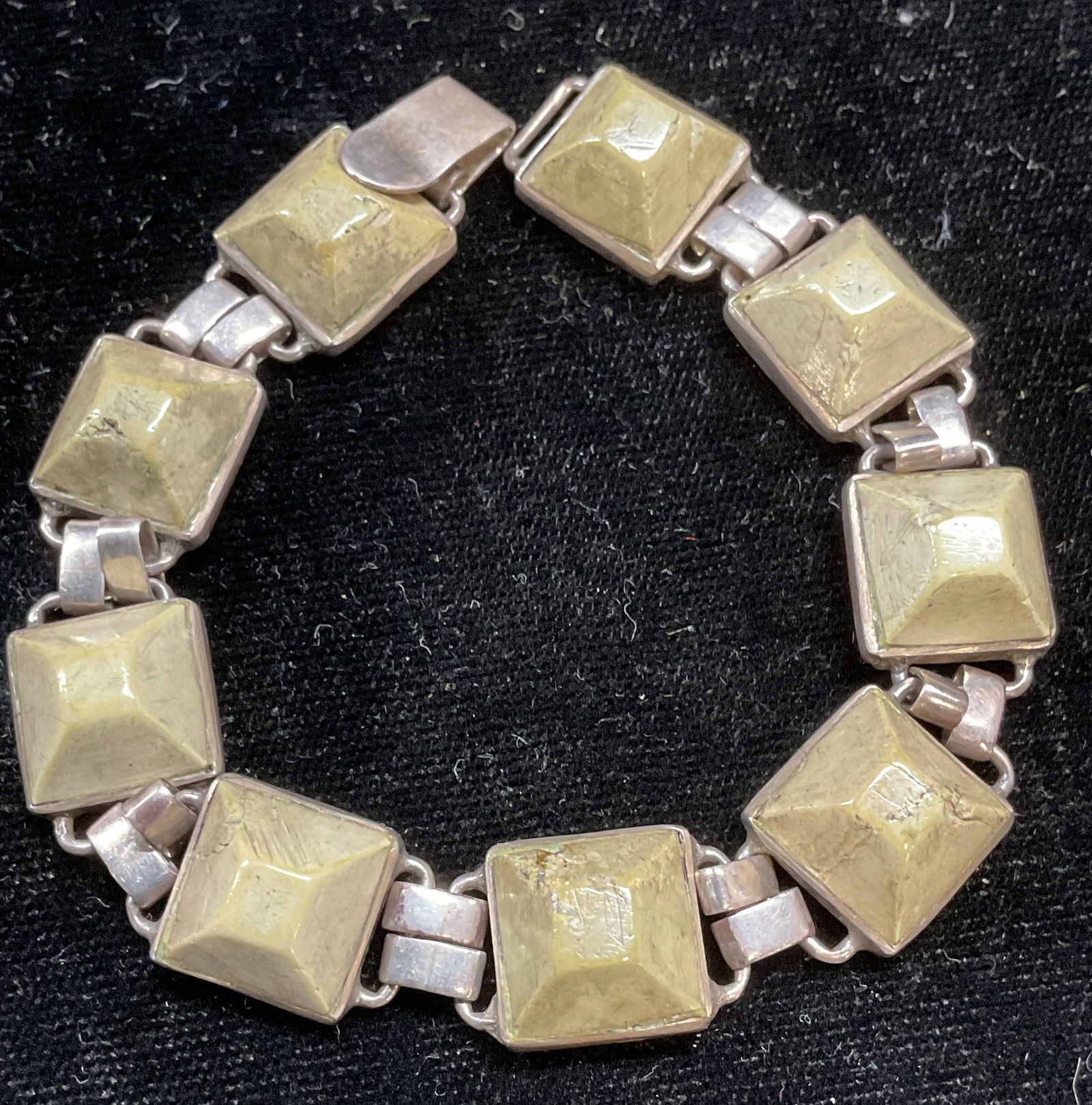 VJC Sterling Silver Green Studded Bracelet Mexico (1 of 6)