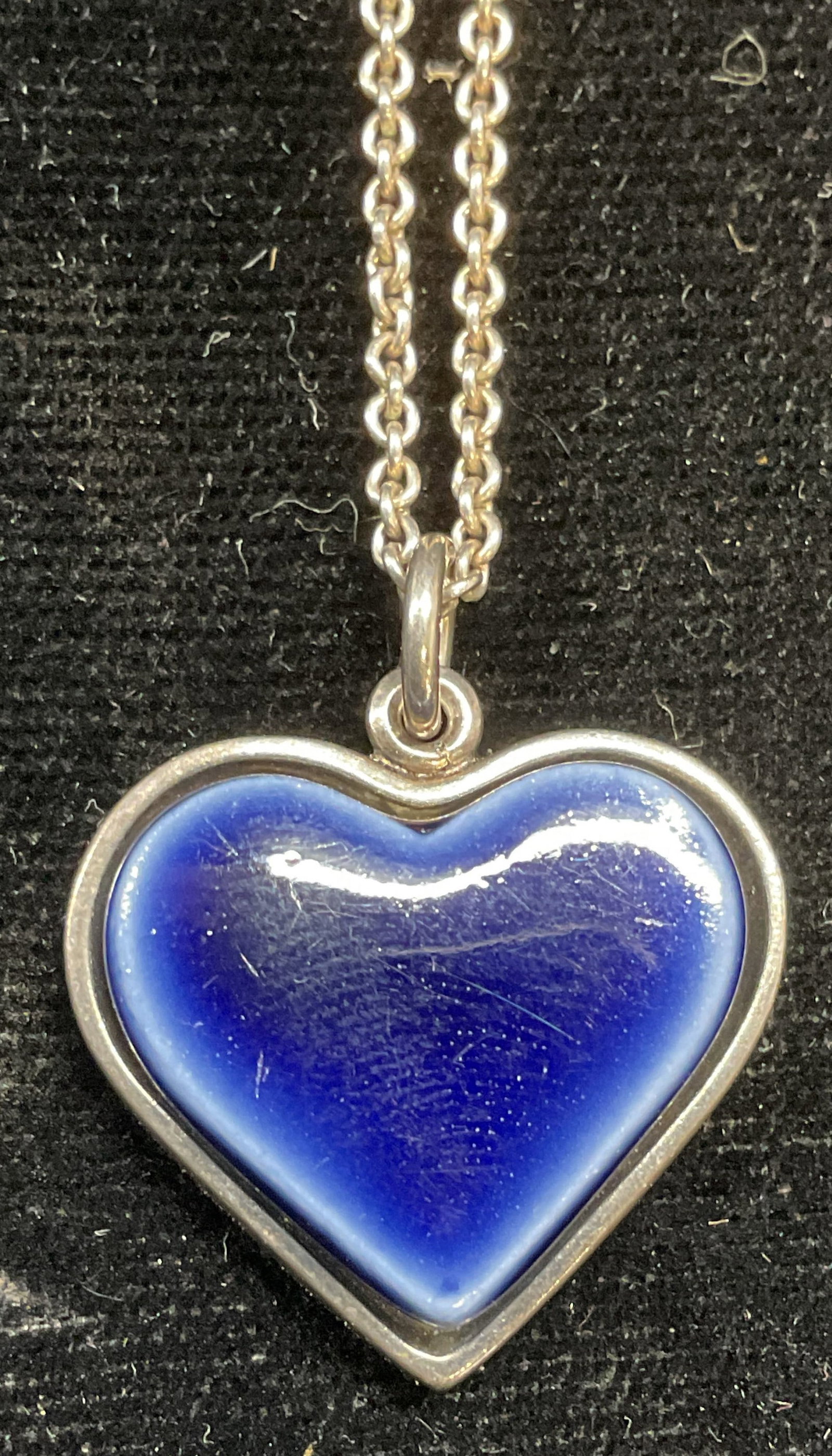 Royal Copenhagen Sterling Slvr Porc Necklace Dnmrk: Royal Copenhagen sterling silver pendant necklace with sterling and porcelain blue heart pendant. Signed on pendant. Marked sterling. Made in Denmark. Drop length approx 8.25 inches. Total weight 9 gr