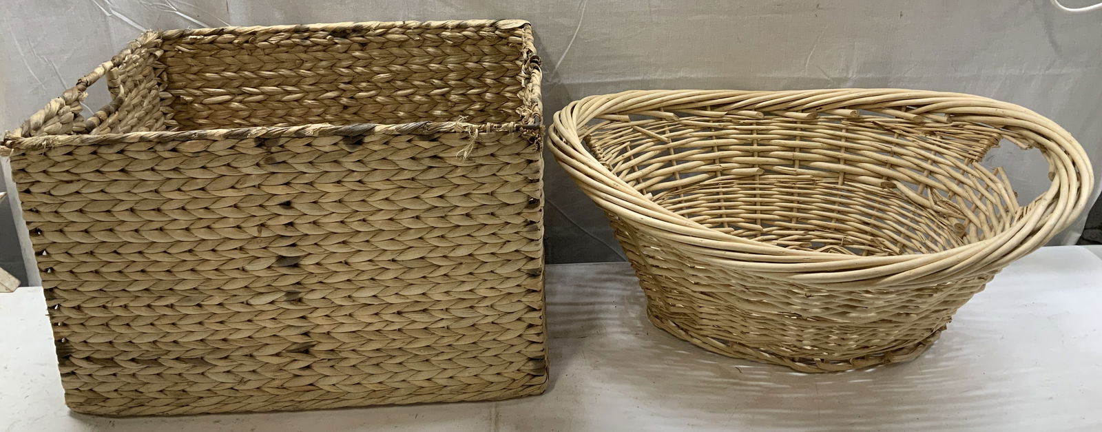 Lot 2 Vntg Large Woven Storage Baskets (1 of 7)