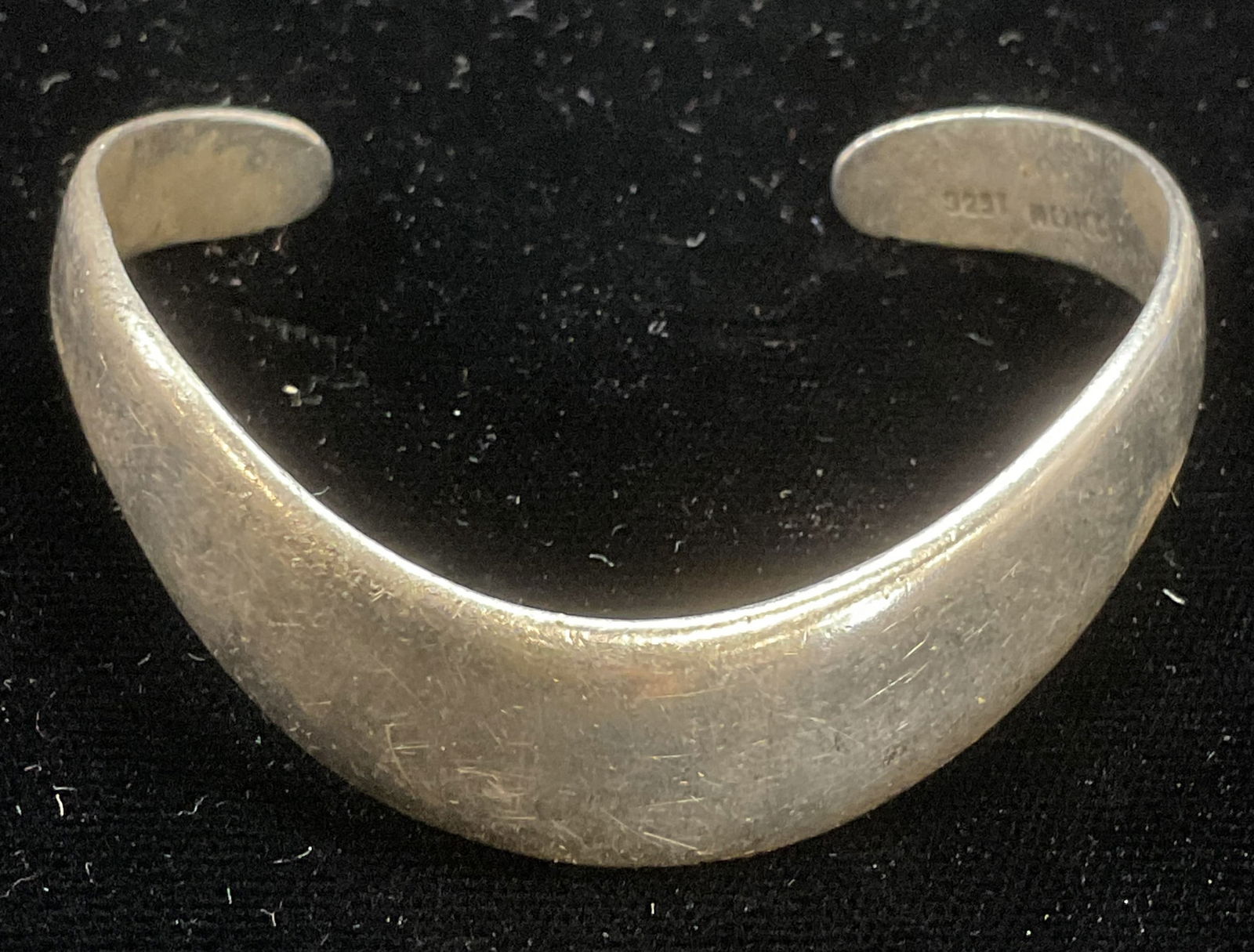 Vintage Sterling Silver Curved Cuff Bracelet: Vintage sterling silver curved cuff bracelet. Made in Mexico. Marked sterling. Measures approx 2 inches wide. Total weight 22.8 grams. Some scratching observed. Jewelry, estate jewelry, fine jewelry,