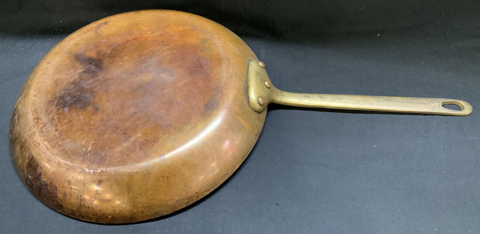 Williams Sonoma Copper & Brass Skillet FRANCE: Skillets body is copper & long handle is brass material. Visible green patina. Surface wear consistent to age, use & exposure. Signed & marked. Reads, WILLIAMS SONOMA. MADE IN FRANCE. Measurements: le