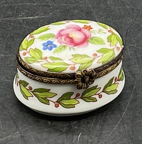 SGND Oval French Limoges Hinged Porcelain Pill Box