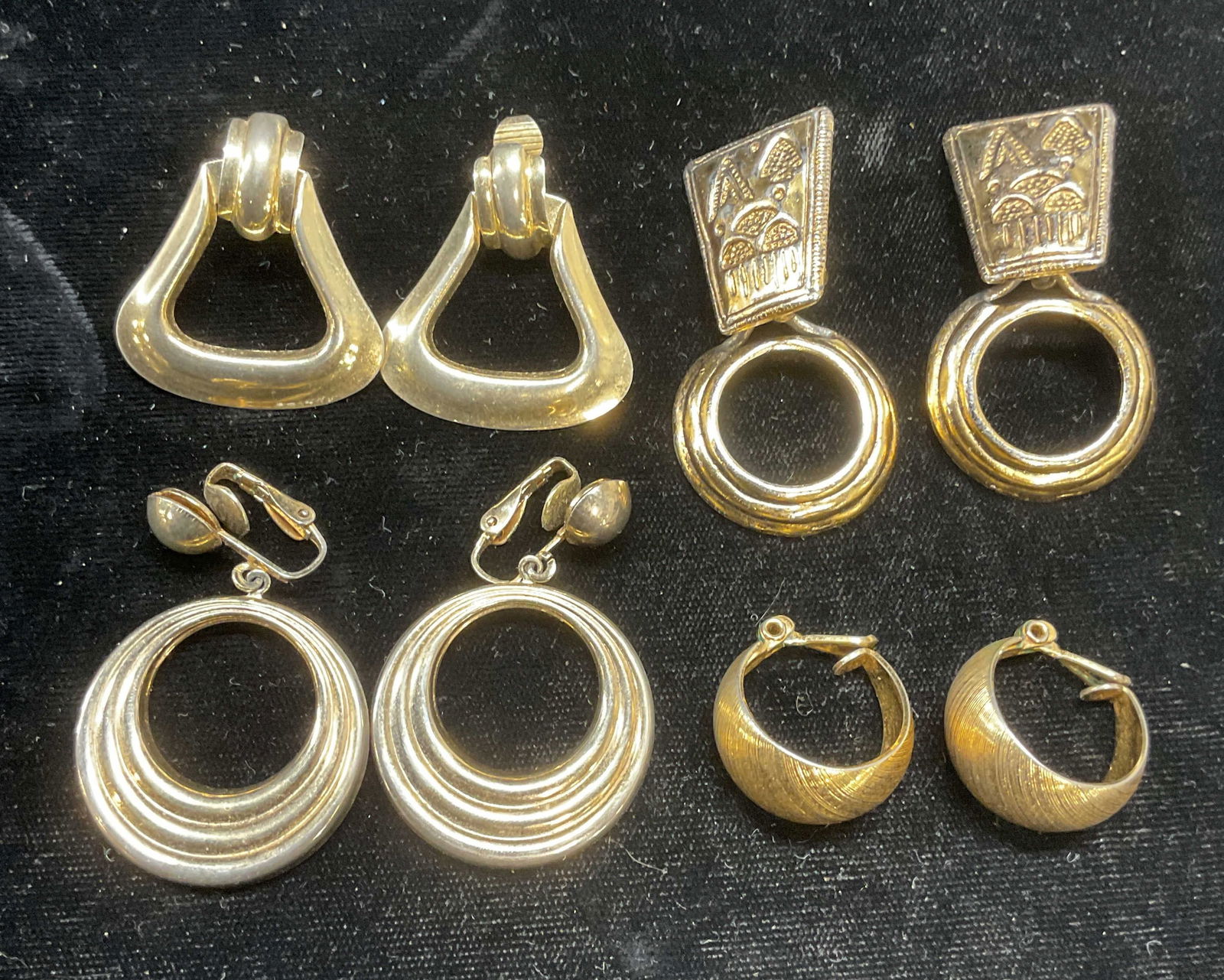 Lot 4 Monet Gold Tone Hoop & Dangle Earrings (1 of 7)