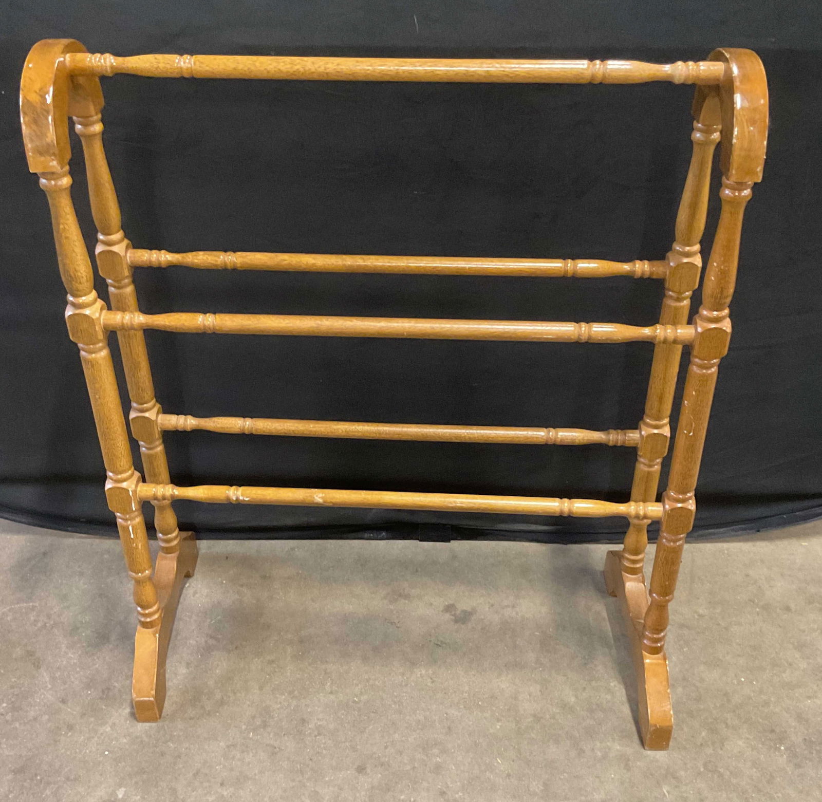 Free Standing Wood Quilt Holder Rack (1 of 6)