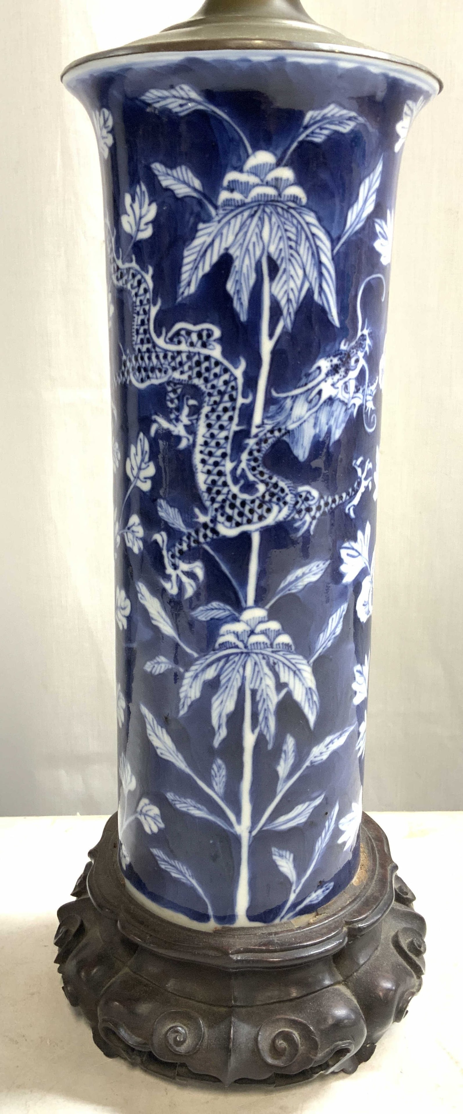 Vntg Asian Porcelain Table Lamp w Wood Base (1 of 9)