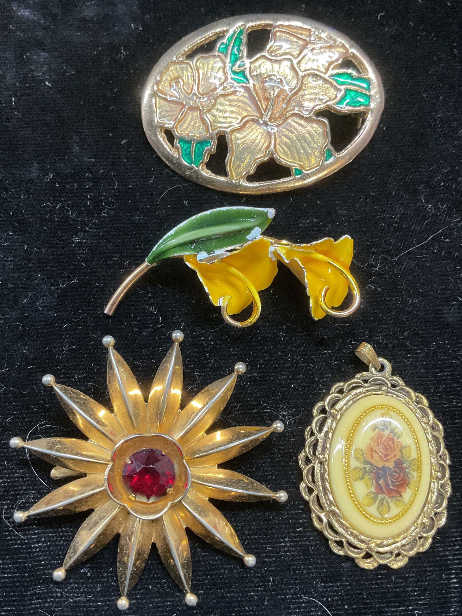 Lot 4 Gold Tone Crystal Enamel Floral Brooches+: Lot of 4 jewelry pieces. Gold tone floral motif brooches and 1 pendant. Enamel and crystal decoration. Largest measures approx 2 inches wide. Some scratching. Jewelry, estate jewelry, costume jewelry,