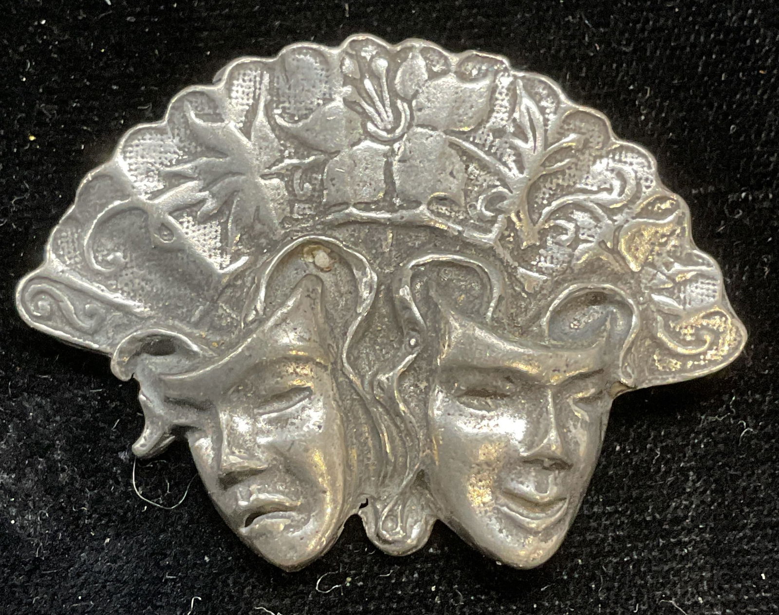 Vintage Silver Tone Venetian Mask Brooch: Vintage silver tone Venetian masks and fan motif brooch. Measures approx 1.25 x 1.75 inches. Some scratching. Jewelry, estate jewelry, costume jewelry, cocktail jewelry, fashion jewelry, accessories,