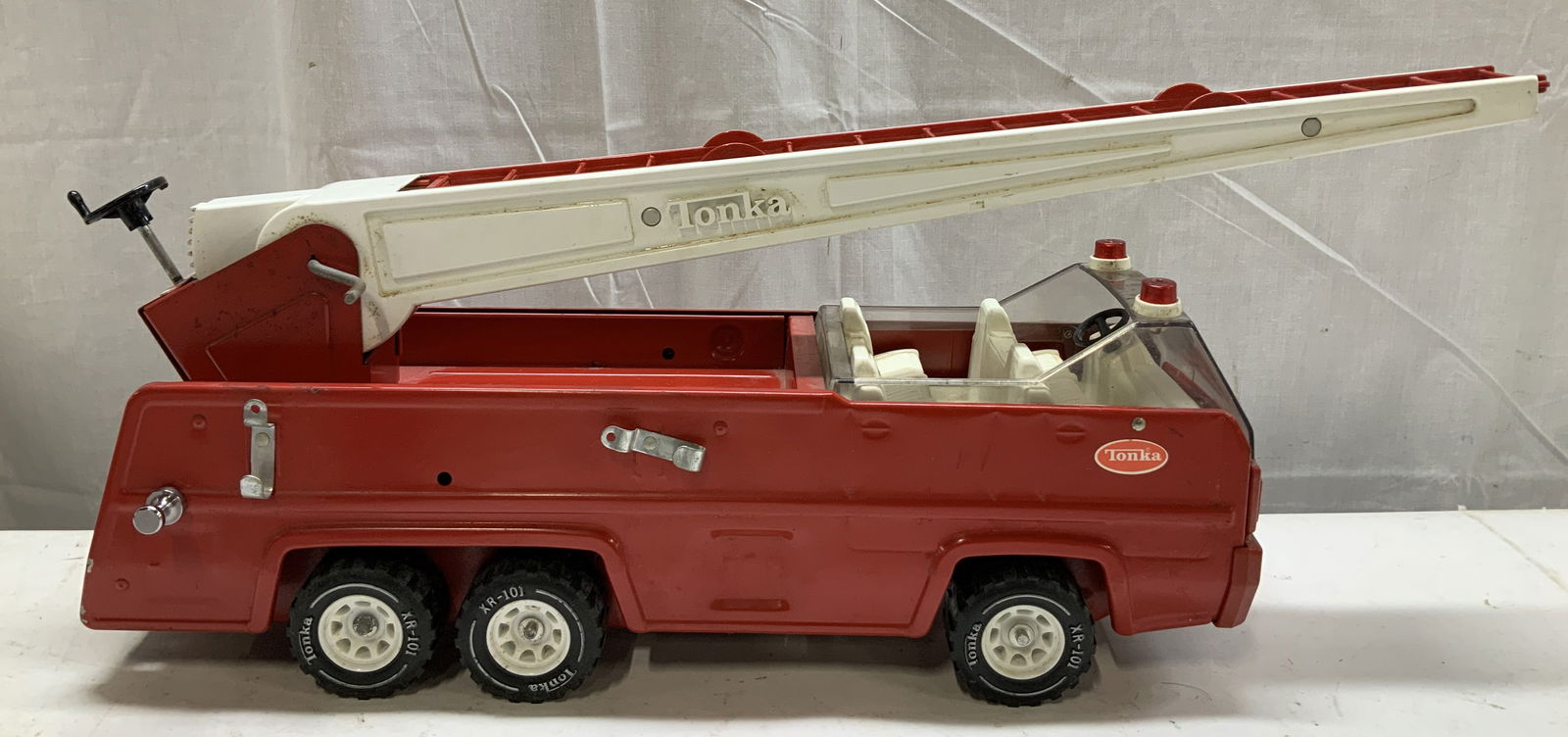 Vtg Tonka XR-101 Red Steel Fire Ladder Truck (1 of 7)