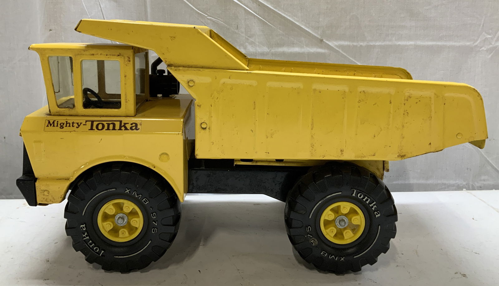 Mighty Tonka XMB-975 Yellow Dump Truck (1 of 8)