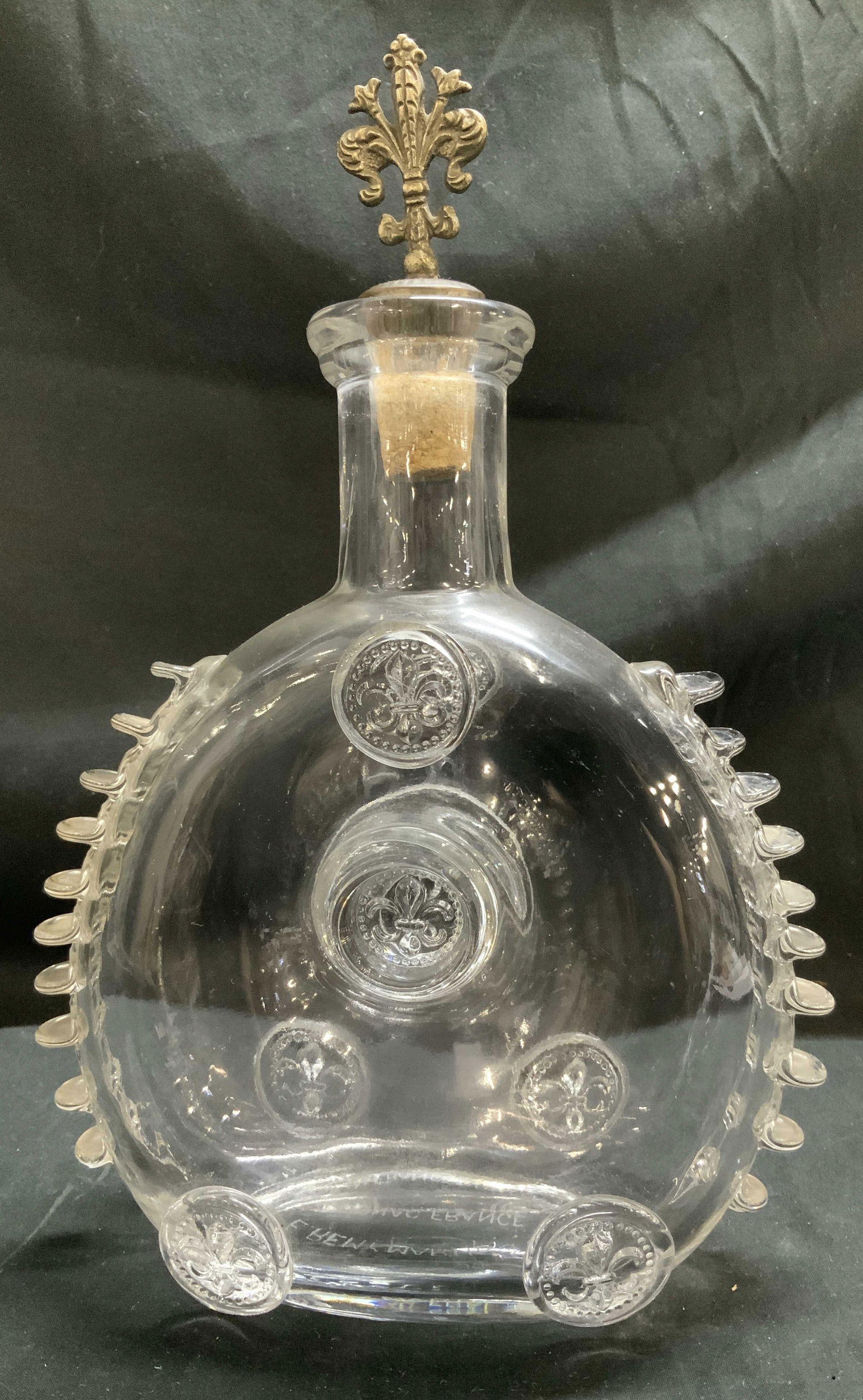 Remy Martin Louis XIII Cognac Baccarat Decanter: Vintage Remy Martin Louis XIII Cognac decanter, made w Baccarat crystal. Decanter features distinctive scalloped edges & is adorned w fleur-de-lis medallions. Cork stopper topped w decorative finial.