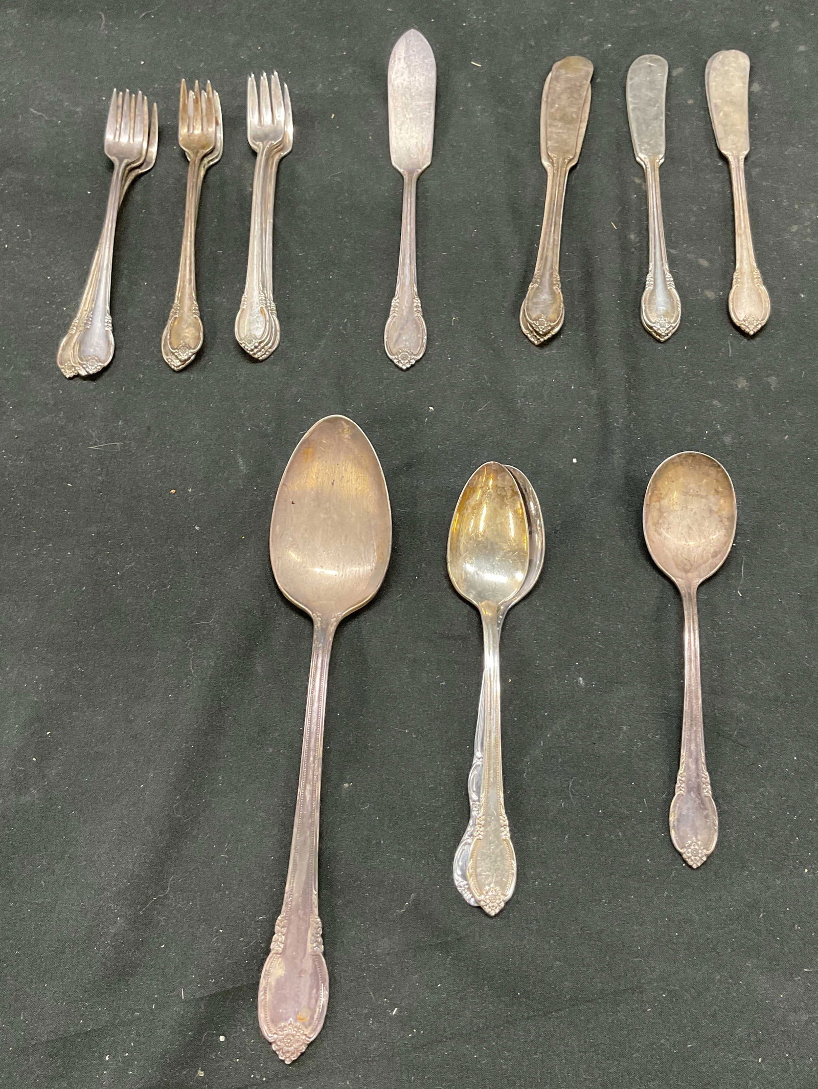 22 Rogers Bros Silver Plated Flatware Set 1847 (1 of 6)