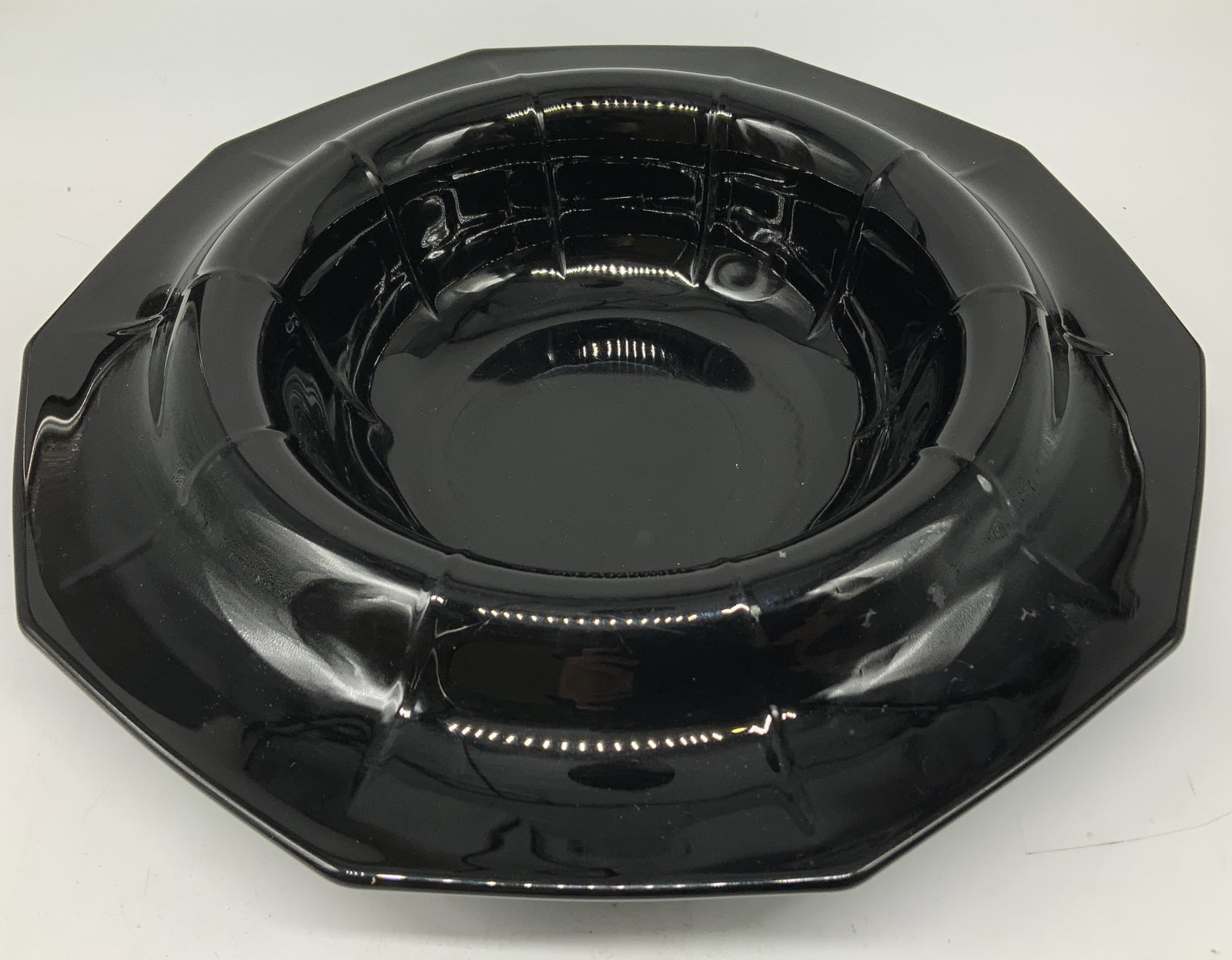 Vntg Black Glass Decagon Console Bowl: Console bowl features a 10 sided decagon shape. Wide rim & a deep paneled interior. Black glass. No visible signature or markings. Surface wear consistent to age, use & exposure. Measurements: length 
