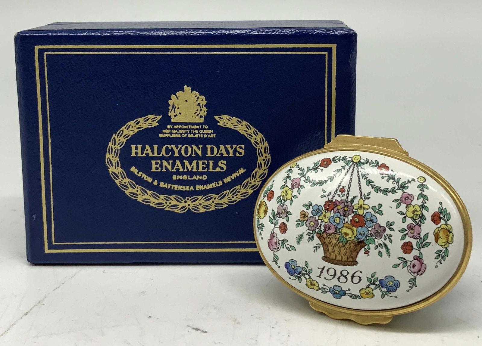 Halcyon Days Enamels Year to Rmbr 1986 Trnk Box (1 of 8)