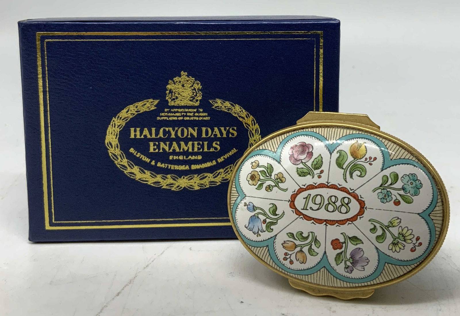 Halcyon Days Enamels Year to Rmbr 1988 Trnk Box (1 of 8)
