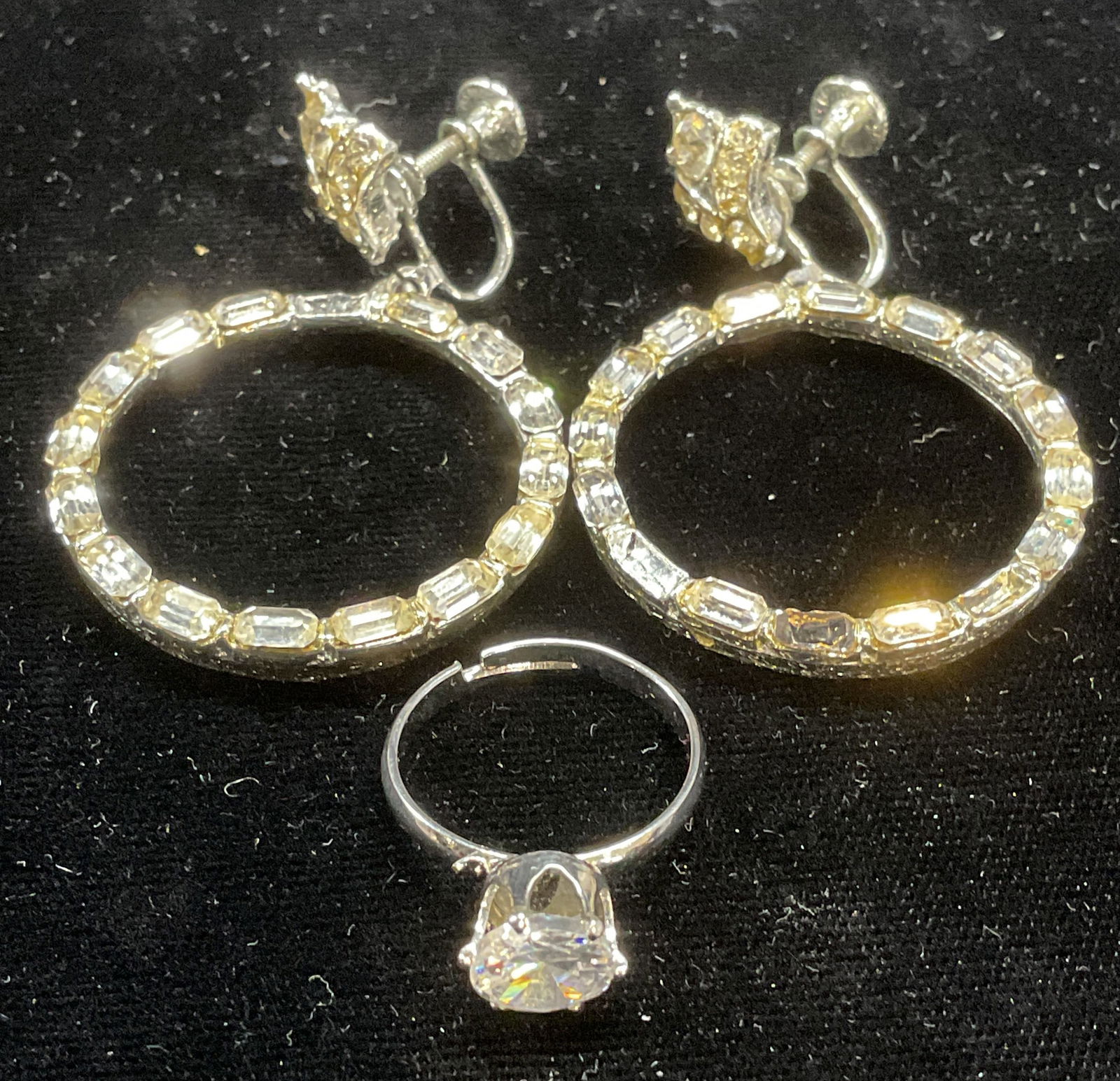 Lot 2 Crystal Cocktail Ring & Earrings (1 of 7)