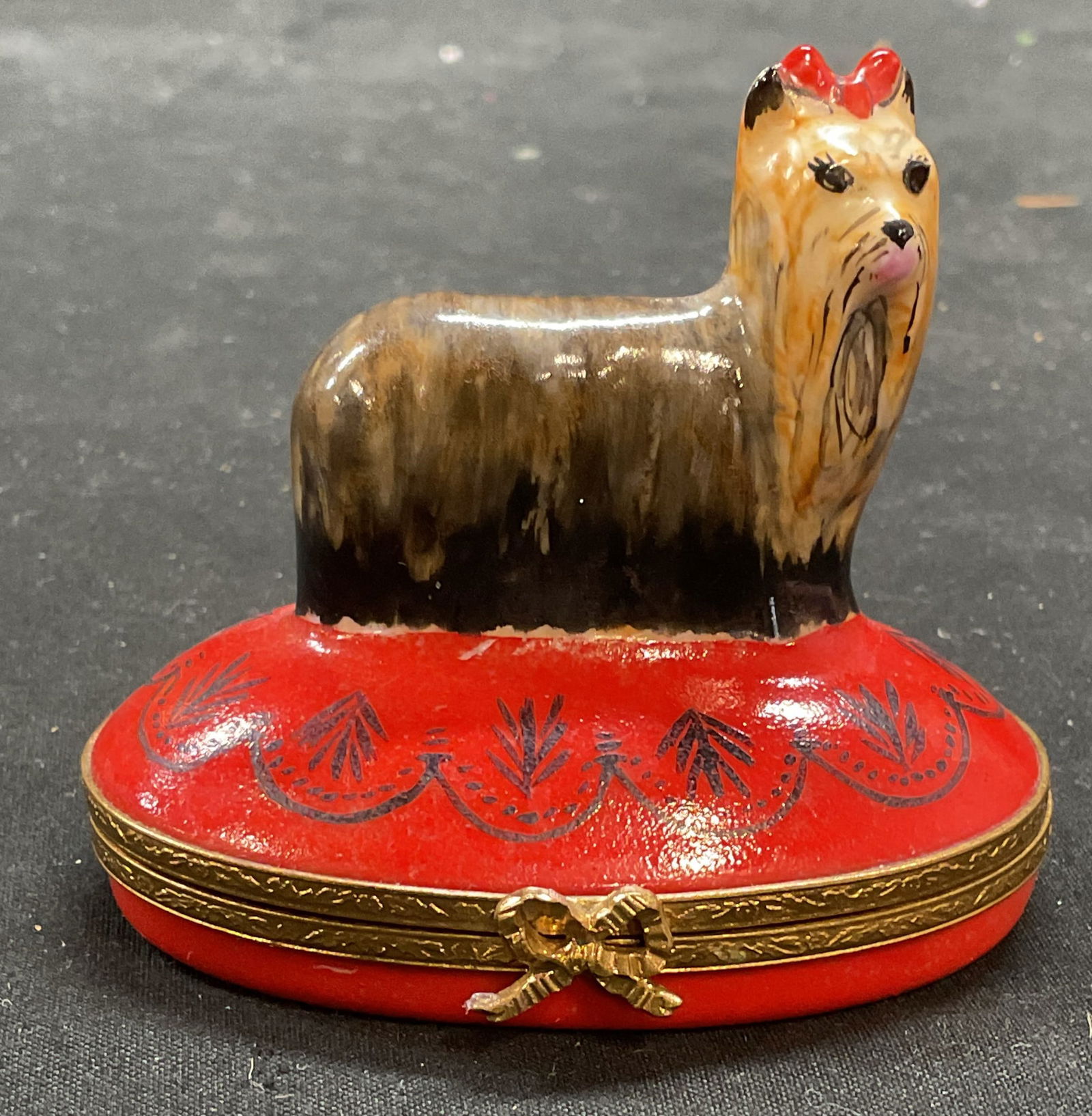 Artoria Limoges Porcelain Dog Trinket Box, France (1 of 7)