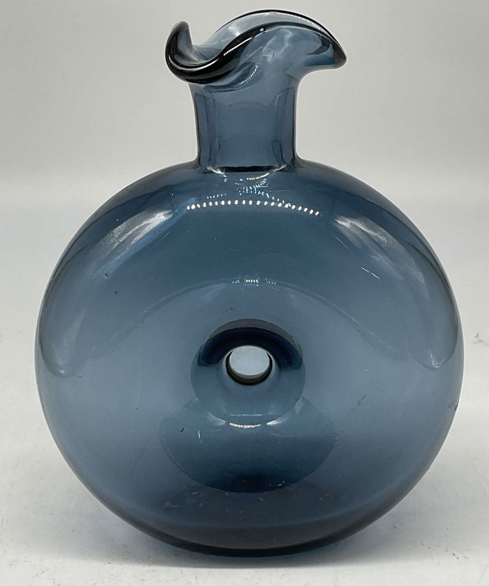 Blue Art Glass Round Handkerchief Vase: Hand blown blue art glass vase. Round shape with handkerchief rim. Measures approx 5.75 x 2.5 x 7.5 inches. Some scratching. Art glass vase, vase, blue vase, handkerchief vase, round vase, home decor,