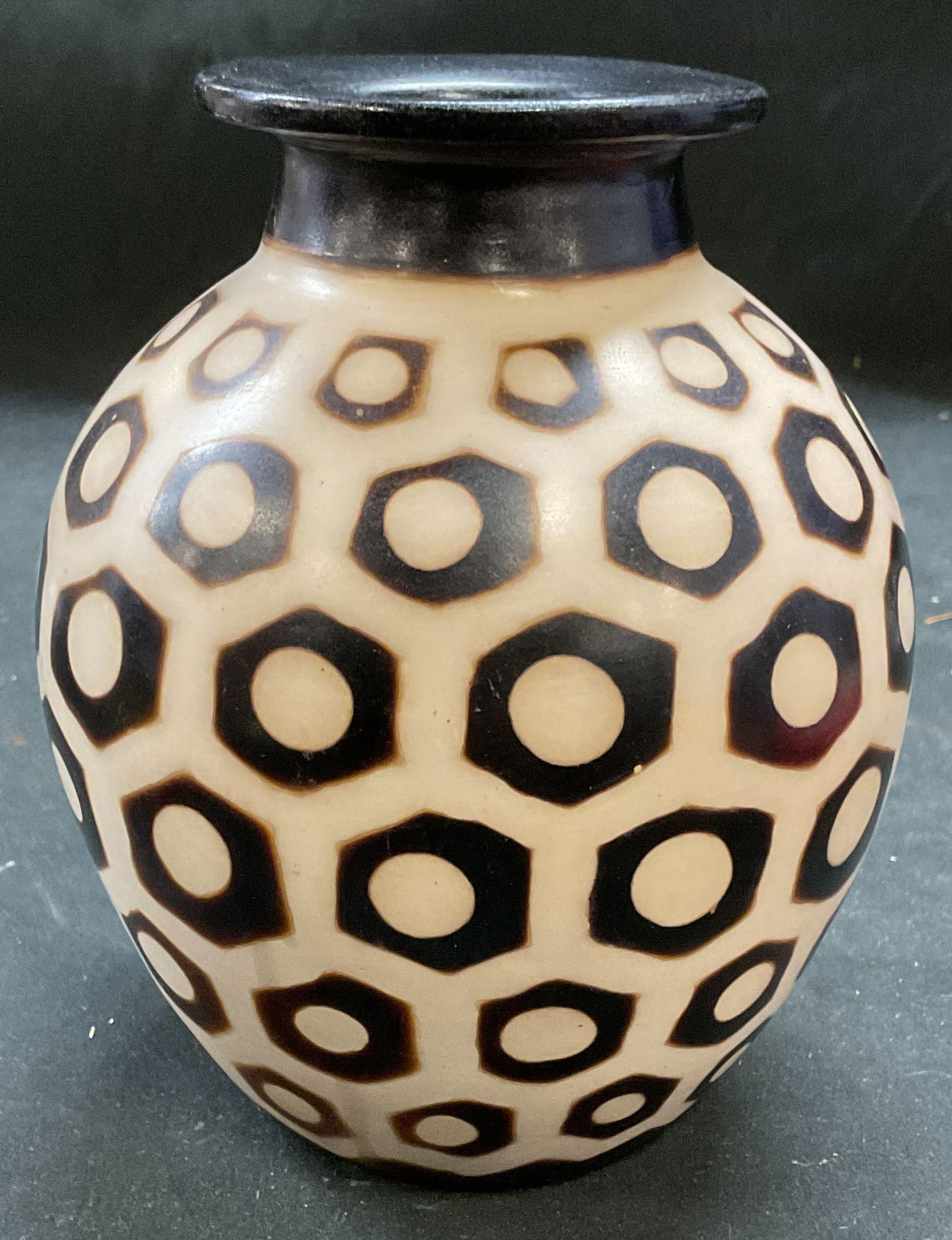 Signed Handmade Chulcanas folk Pottery Vase, Peru (1 of 6)