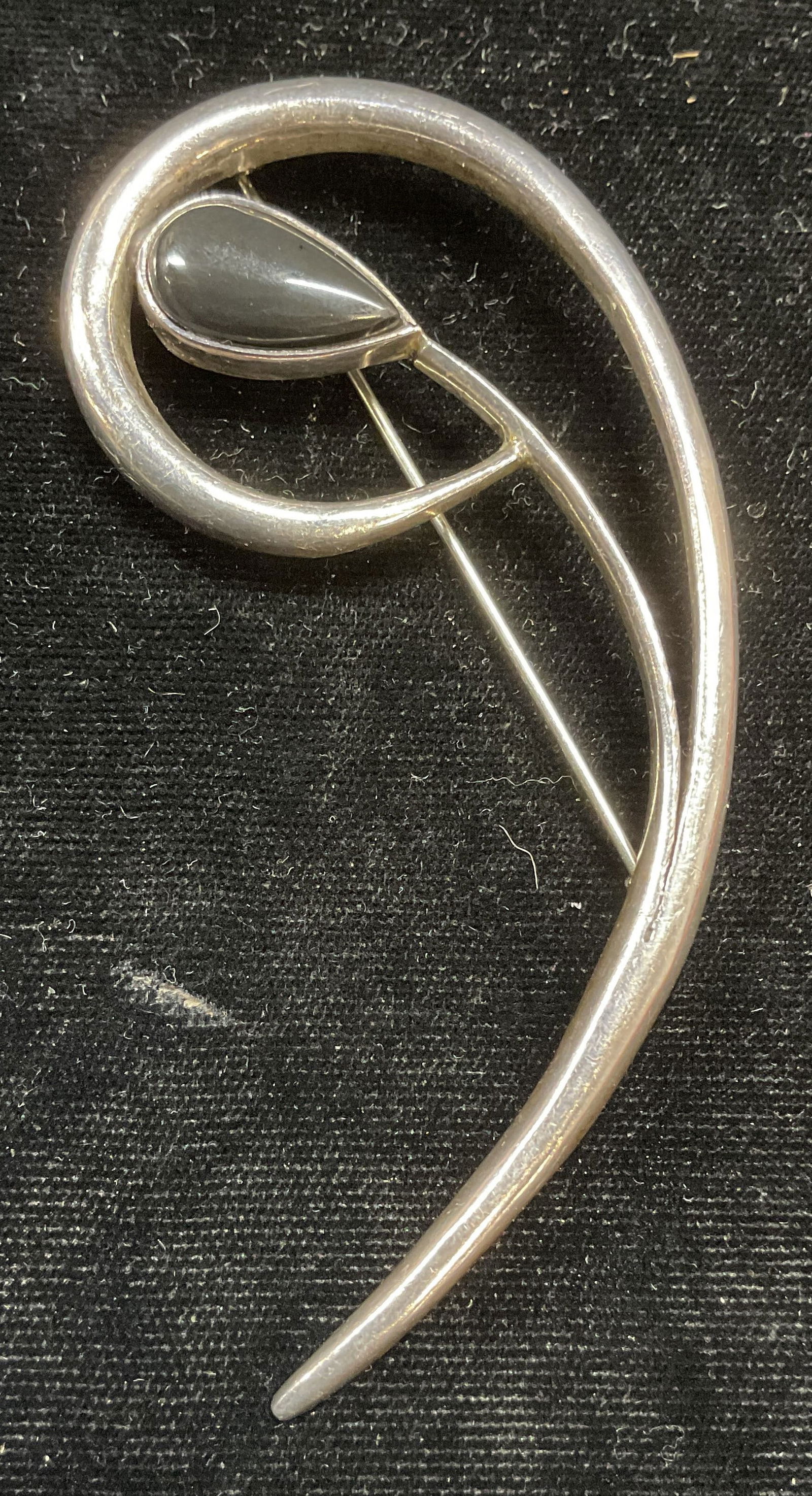 Sterling Silver Onyx Modernist Brooch, Mexico: Vintage sterling silver and black onyx modernist abstract brooch. Made in Mexico, marked sterling. Measures approx 3.5 x 1.75 inches. Total weight 25.3 grams. Some scratching. Jewelry, estate jewelry,