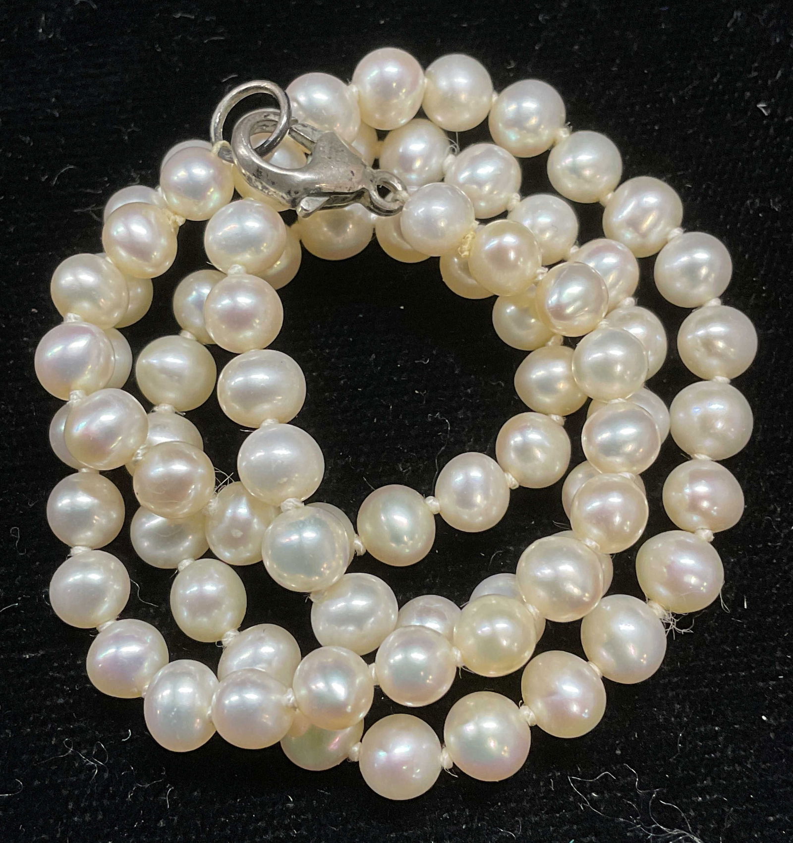 Vtg Single Strand Pearl Necklace w Sterling Clasp (1 of 6)