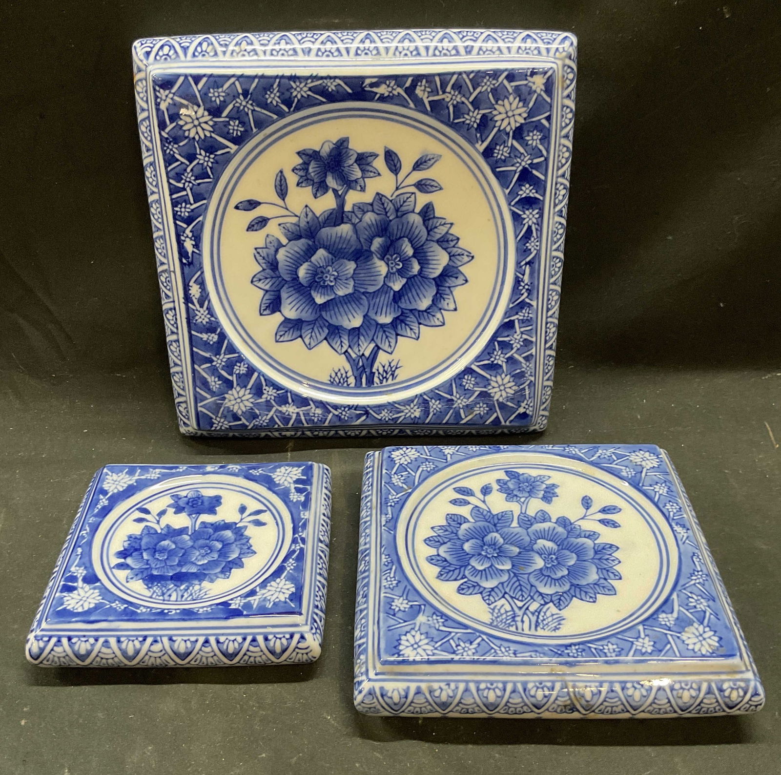 3 Sgn Chinese Blue & White Floral Porc Trivets (1 of 7)