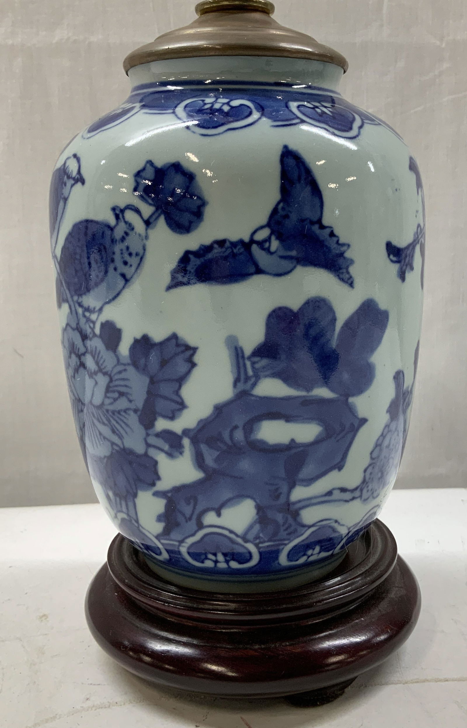 Vntg Chinese Blue & White Floral Porc Table Lamp (1 of 7)