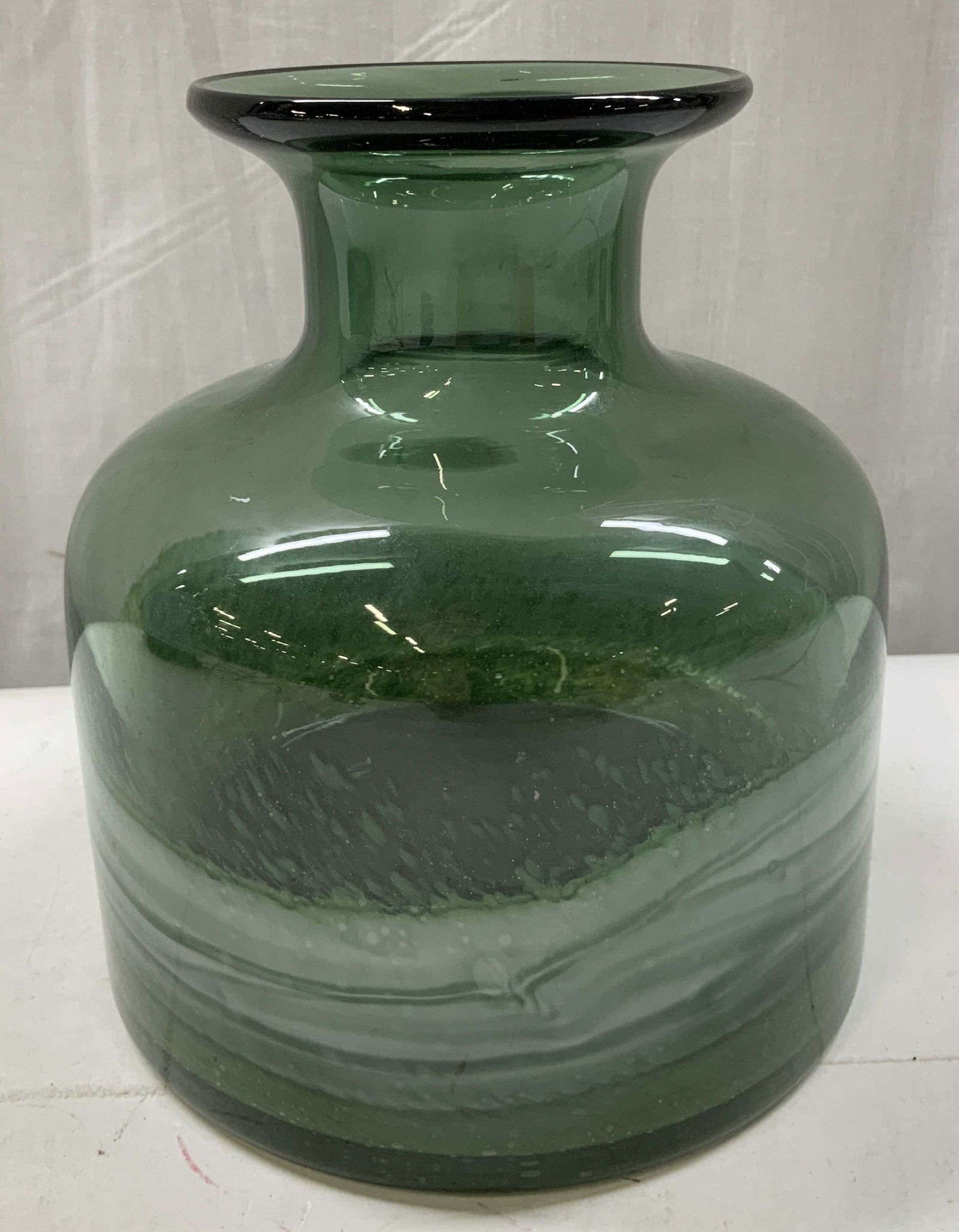 Tozai Handblown Green Swirled Art Vase (1 of 6)