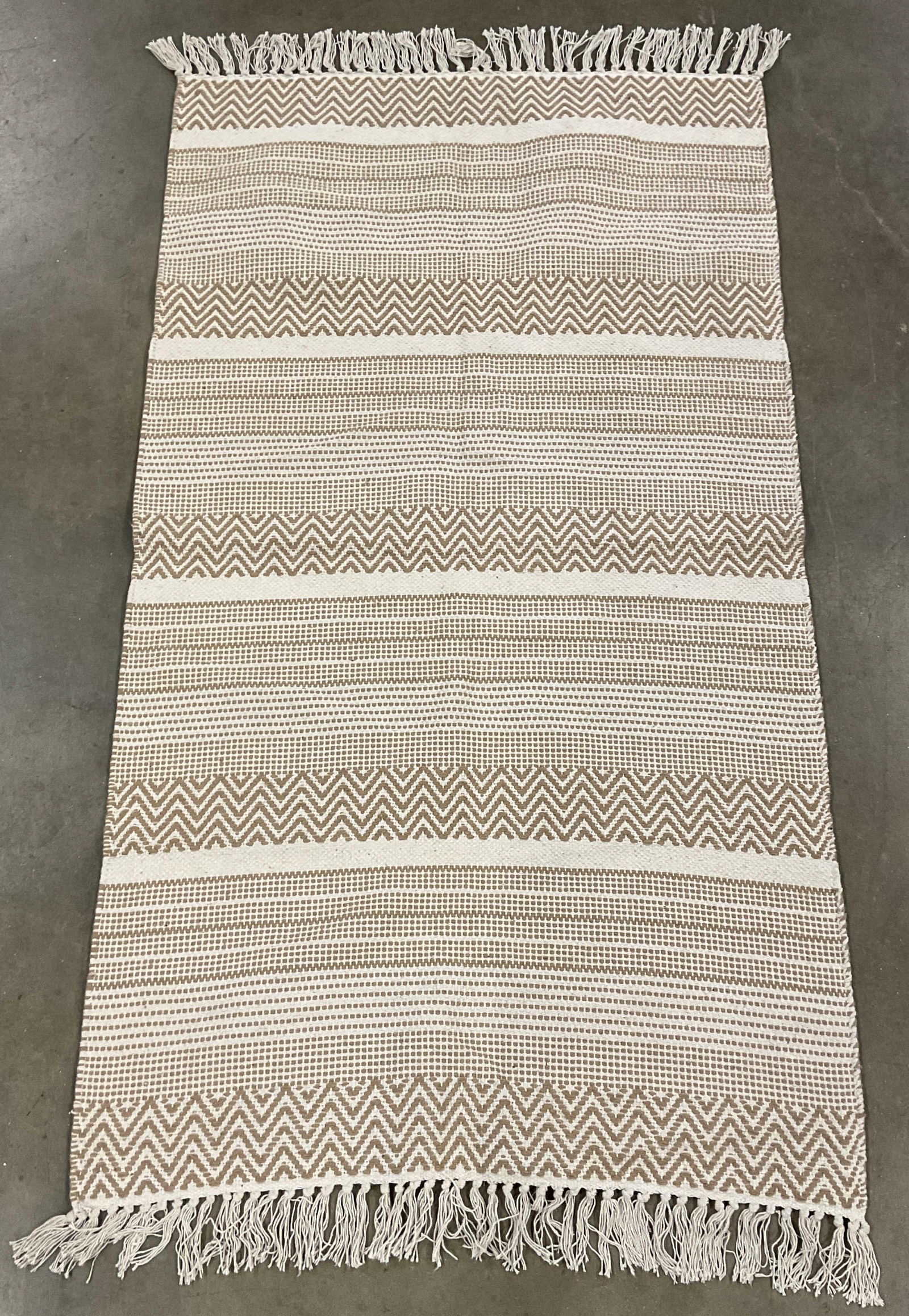 Hand Woven White Beige Geometric Area Rug NWOT (1 of 6)